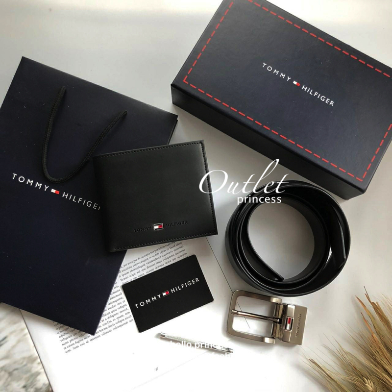 TOMMY HILFIGER Leather Belt & Wallet Set เซตสุดคุ้ม จะมอบเป็นของขวัญหรือใช้เองก็แนะนำเลยค่าา อุปกรณ์ : มาพร้อมถุงกระดาษแบรนด์ + กล่องแบรนด์ + ที่เจาะรูเข็มขัด