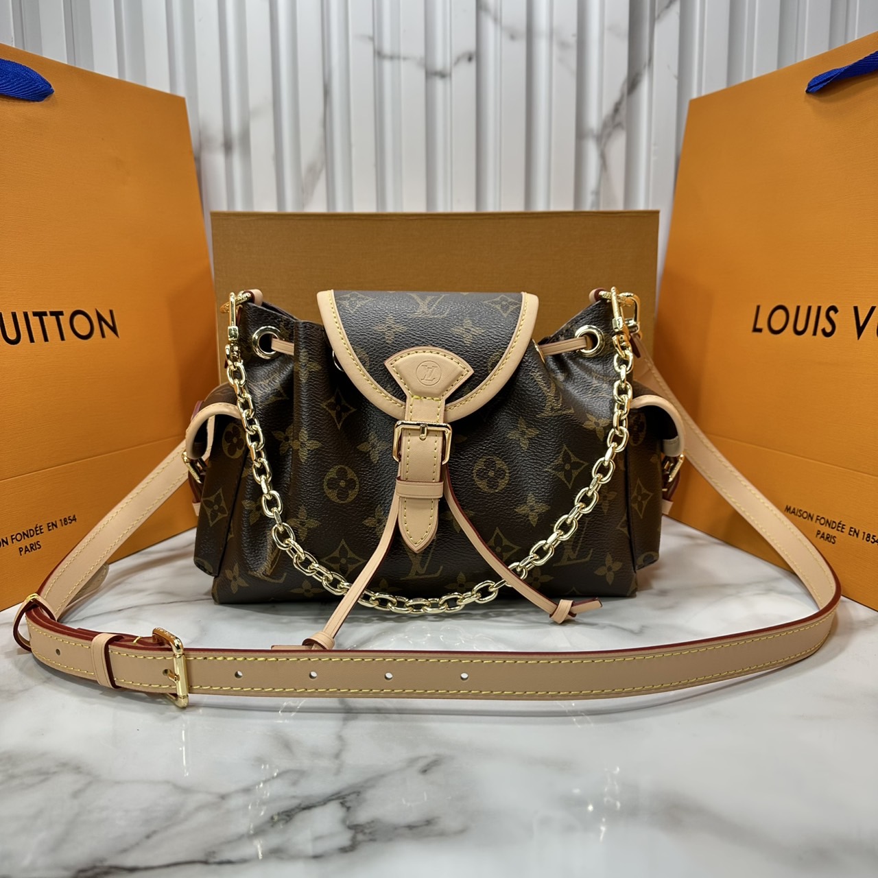 ORI หนังแท้ | LV Odyssee bag Monogram Canvas กระเป๋าสะพายดีไซน์ใหม่ คอลเลกชันประจำฤดูกาล Pre-Fall 2025 ออกแบบมาเพื่อเชิดชูมรดกล้ำค่าที่สืบทอดจากรุ่นสู่รุ่น ดีไซน์ทันสมัยใช้งานได้ทุกวัน