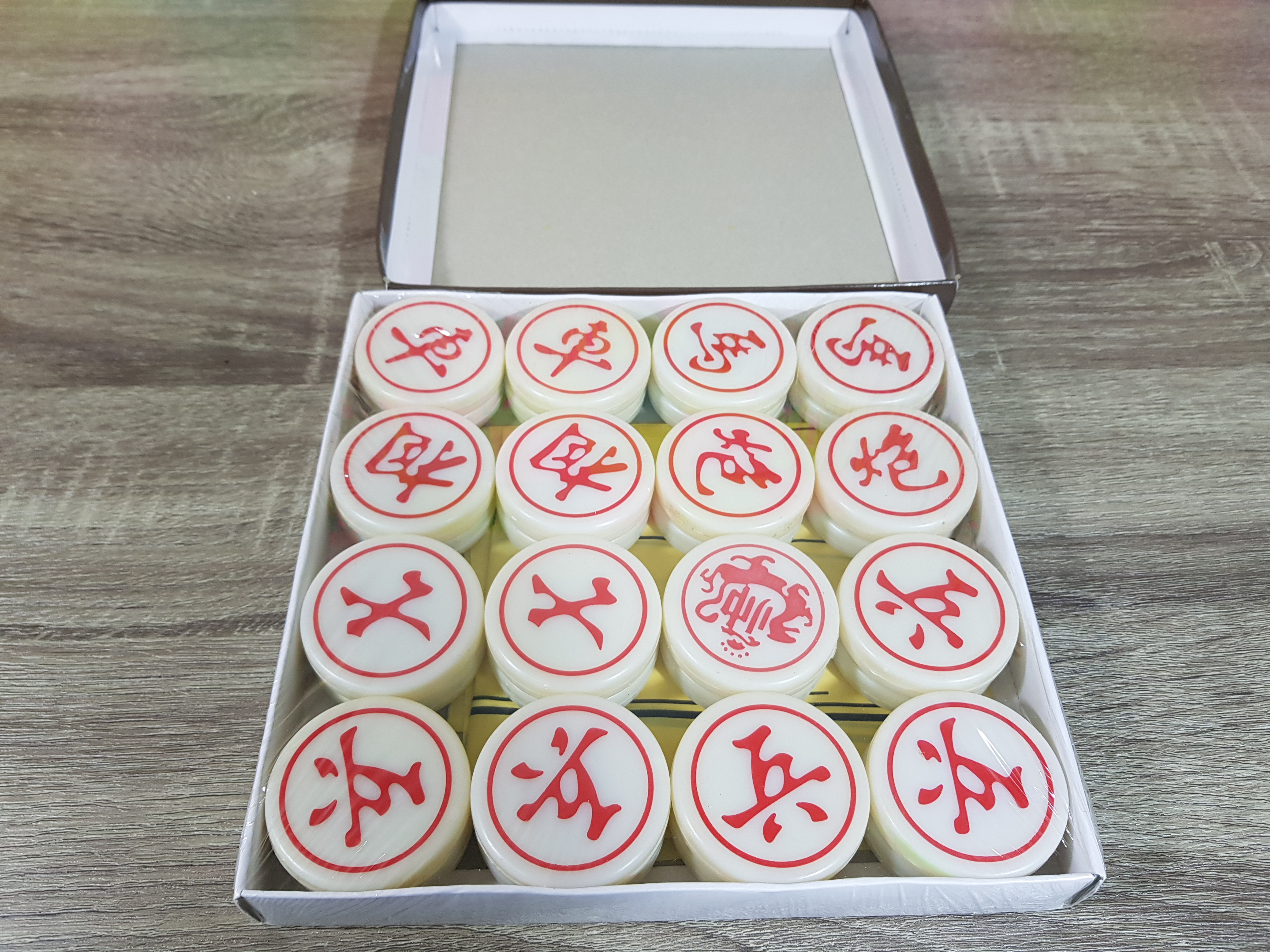 ตัวหมากรุกจีนพลาสติกขนาดเส้นผ่าศูนย์กลาง 4.3cm.