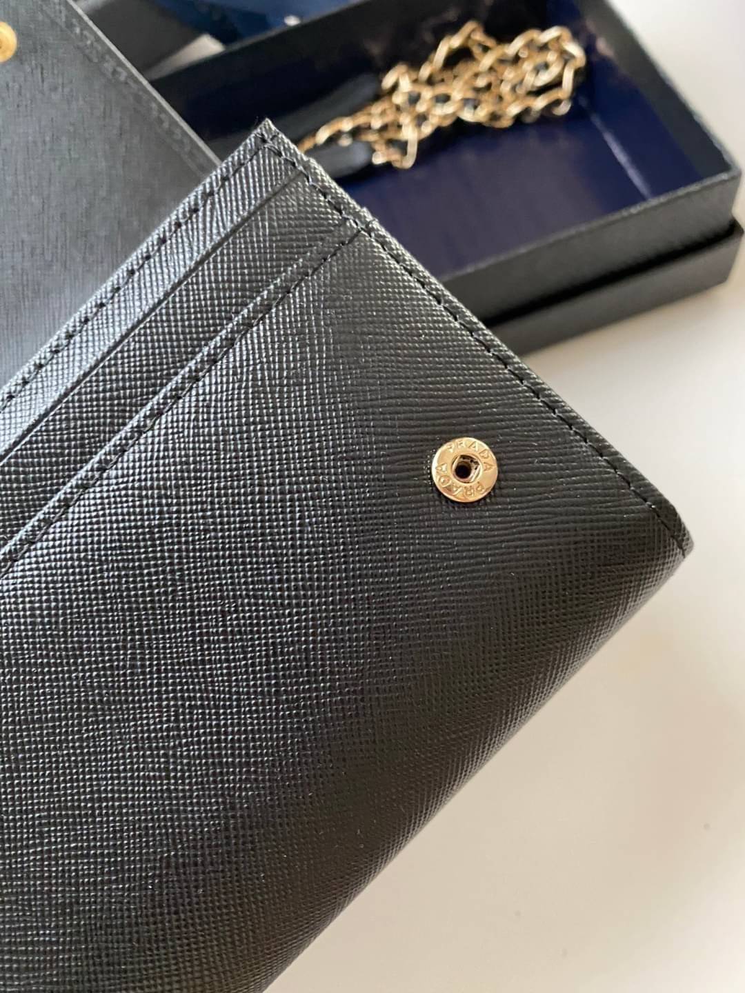 VIP หนังแท้ 】PRADA Saffiano Metal Leather Wallet on Chain Clutch Bag