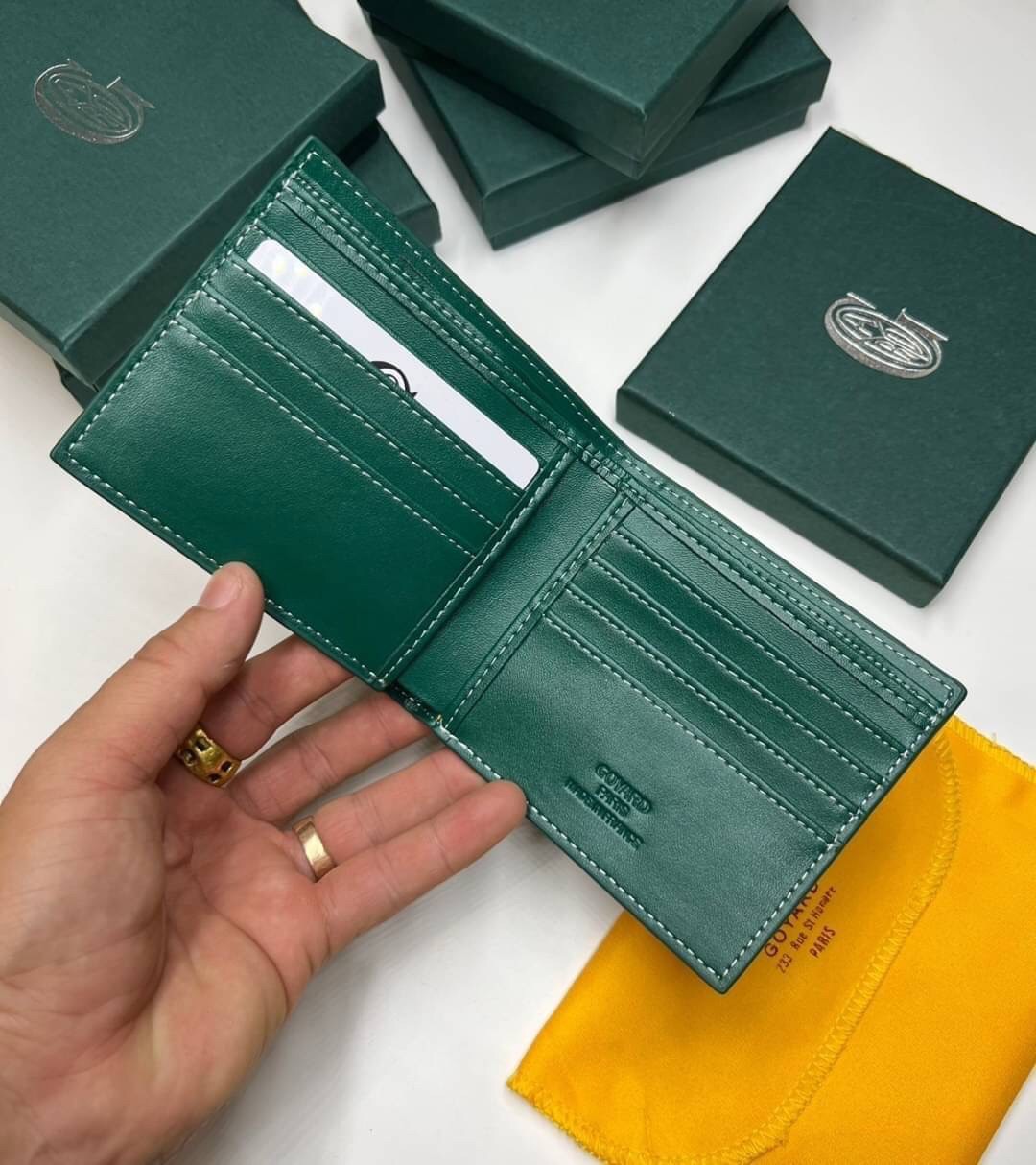 GOYARD WALLET / GOYARD Victoire Bifold Wallet พร้อมส่งที่ไทย เกรดเทพออริจินอล หนังเกรดดีสุด กระเป๋าสตางค์ผู้ชายใบสั้น พร้อมกล่องเขียวแบรนด์สวยหรู อีกรุ่นที่ยอดขายไม่เคยตก ภาพสินค้าถ่ายจากงานขายจริง ใช้งานต่างประเทศได้เลยค่ะ