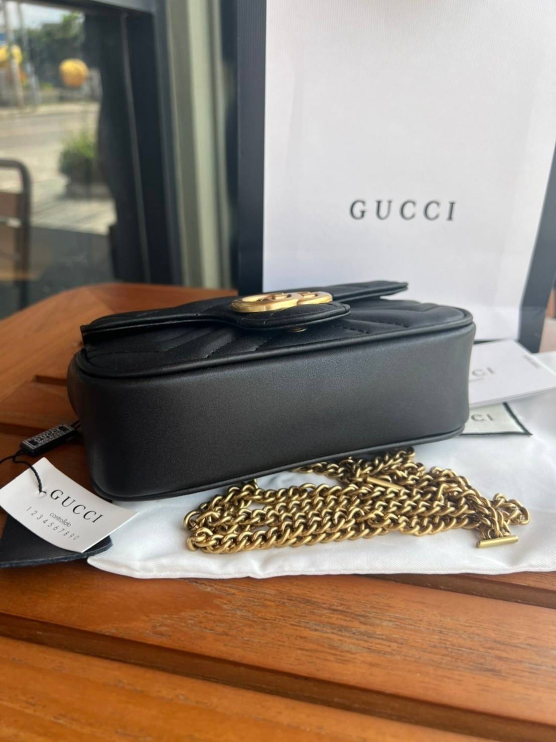 Gucci Marmont Super mini Premiumgift กระเป๋าสะพายข้างใบเล็ก น้องมินิ น่ารั๊กมุ้งมิ้ง วัสดุหนังเชฟรอน สายสะพายแบบโซ่ อะไหล่ทองหรูหรา ด้านหน้าประดับโลโก้แบรนด์หรู ทนทาน แข็งแรง น้ำหนักเบา ใส่ตังค์ใส่โทรศัพท์ Iphone+ ได้ น่ารักมุ้งมิ้ง ไม่ควรพลาดเลยค่า