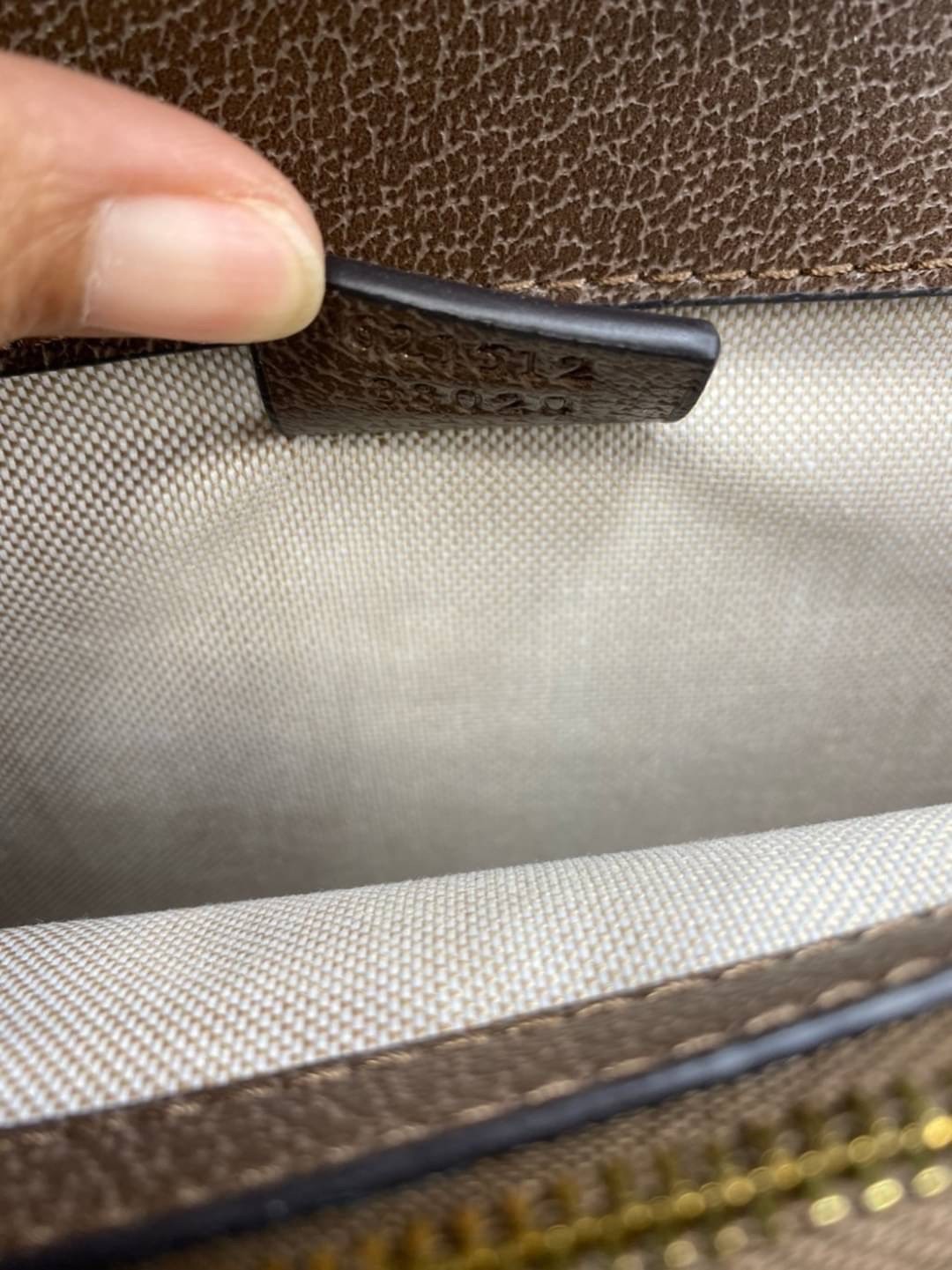 GUCCI Dionysus GG Top Handle Bag กระเป๋าสะพายไหล่ พร้อมหูจับในตัว ดีไซน์ให้ใช้งาน และพกพาได้สะดวกขึ้น ดึงดูดและสะกดสายตา รุ่นหายาก ที่สาวๆตามล่า!!