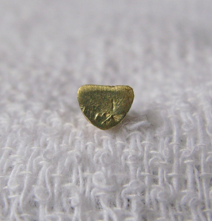 หลวงปู่ทวดองค์จิ๋ว สูง 7 มิลลิเมตร เนื้อทองเหลือง วัดถ้ำเขาเต่า จ.ประจวบคีรีขันธ์พร้อมกล่องและใบคาถาค่ะ