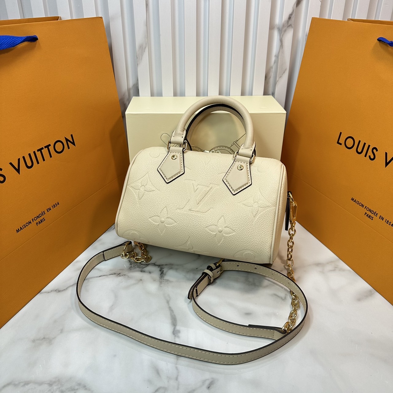 LV Speedy Bandoulière 20 Bag Monogram Empreinte Leather กระเป๋าสะพายทรงสปีดี้คลาสสิค สวยหรู กระเป๋าทรงหมอน รุ่นท็อปฮิต มีกุญแจล็อค