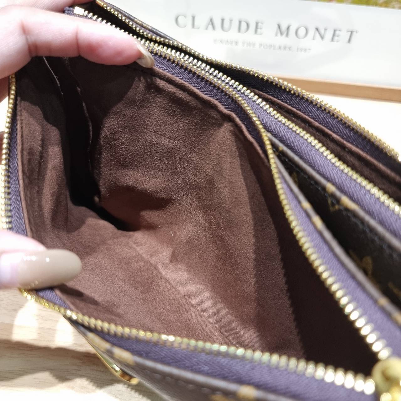 LV liv pochette กระเป๋าสะพายทรงสวย เป็นเอกลักษณ์ ดีไซน์ลวดลายโมโนแกรมเรียบหรู