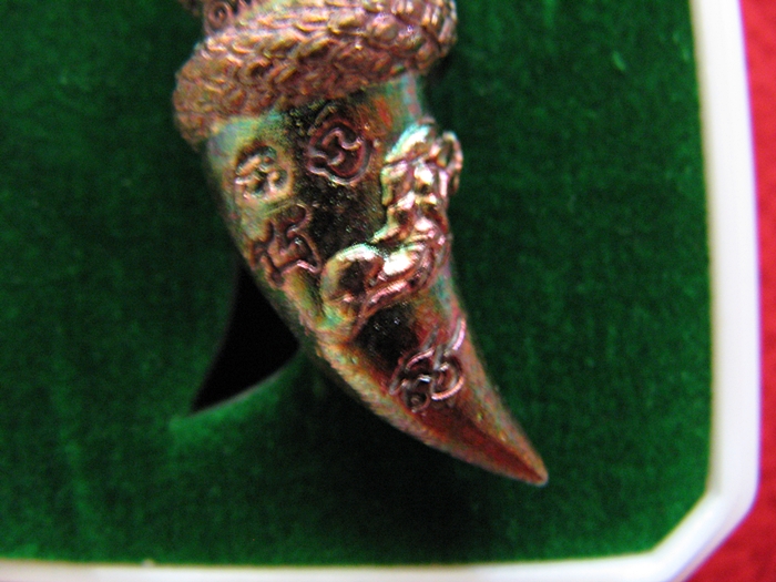 สินค้าหมดค่ะ เขี้ยวพญานาคราช รุ่น มหาโภคทรัพย์ เนื้อบรอนซ์อิตารี่ พุทธาภิเษก วัดพระธาตุพนมวรมหาวิหาร 25 มิถุนายน 2560 พร้อมกล่องเดิมค่ะ