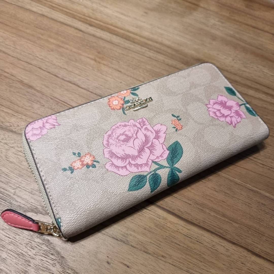 COACH ACCORDION ZIP WALLET IN SIGNATURE CANVAS WITH PRAIRIE ROSE / JUMBO FLORAL / CAMO ROSE FLORAL / MEDLEY BOUQUET PRINT ((F31572/F39189/F26290/F2859)) สวยคลาสสิคไม่มีใครเกิน!! กระเป๋าสตางค์ใบยาว ลวดลายสวย สีสันโดดเด่น วัสดุหนังแคนวาสเคลือบ เปิด-ปิดด้วยซ