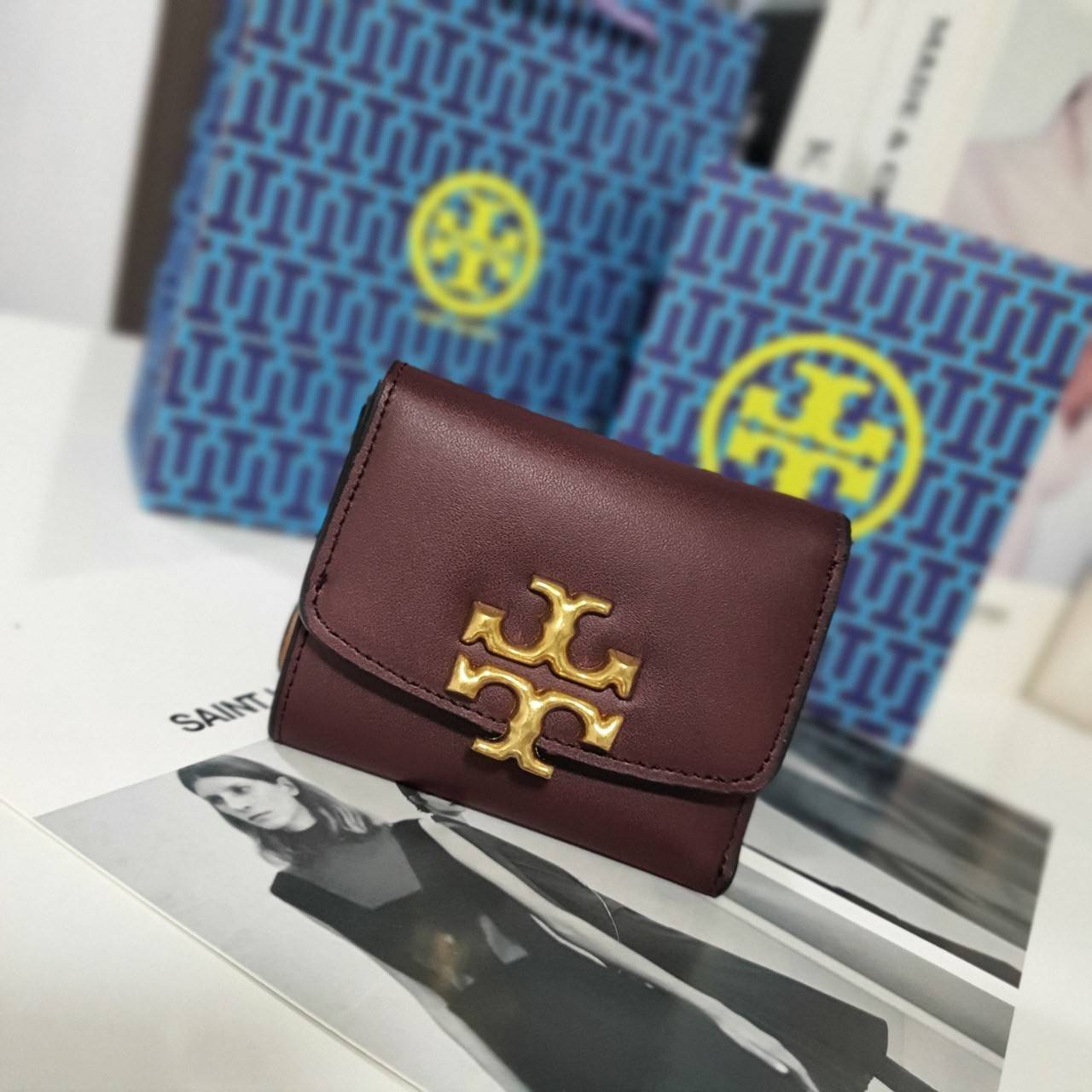 ของแท้ 💯% TORY BURCH SMALL WALLET กระเป๋าสตางค์สุดคลาสสิค ใบจิ๋วขนาดกำลังน่ารัก พกพาง่าย วัสดุหนังแท้ ประดับโบโก้ทอง
