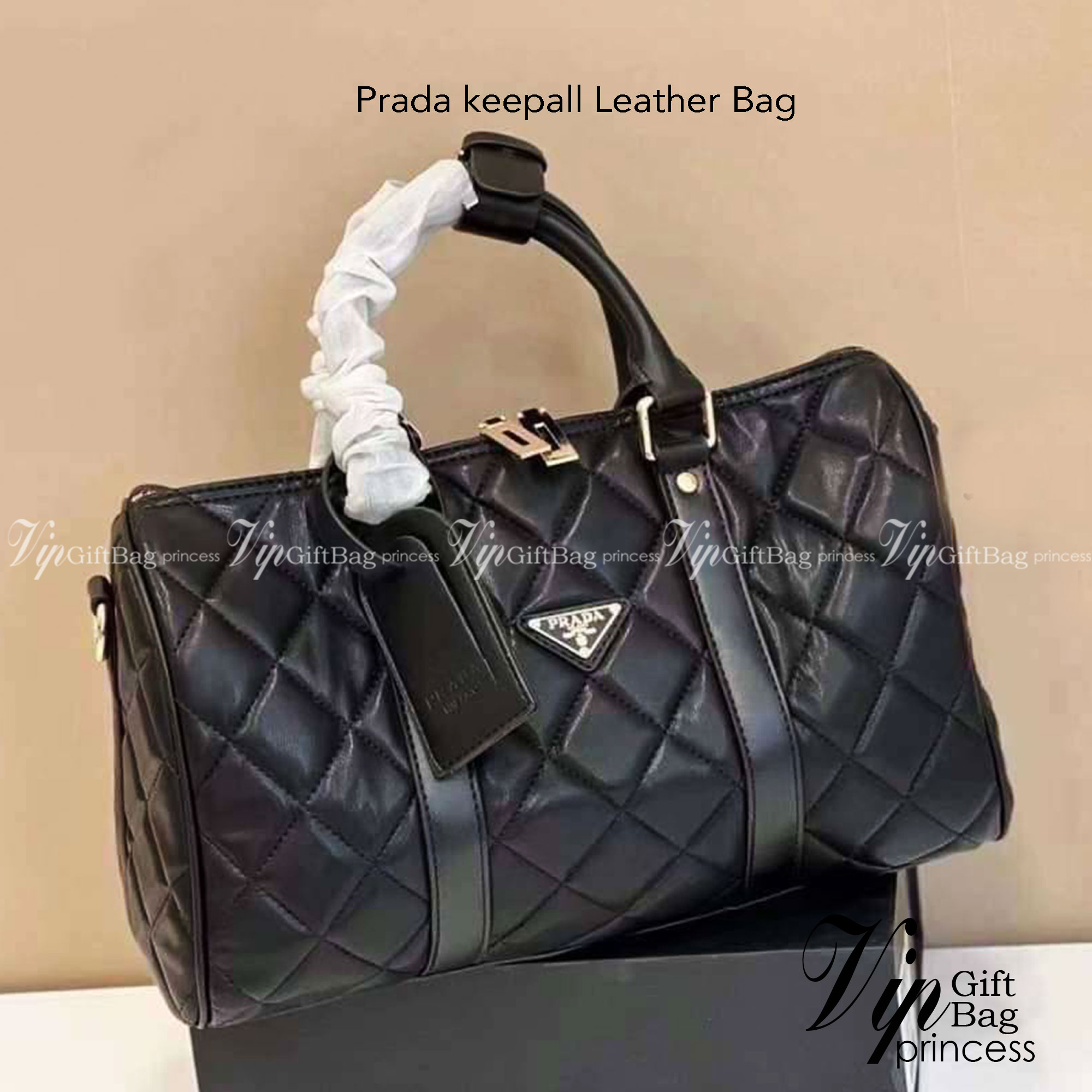 PRADA KEEPALL LEATHER BAG / PRADA Travel Bag 14" กระเป๋าเดินทางทรงหมอนใบใหญ่สไตล์เซเลป งานหนังเต็มใบทรงสวย อะไหล่ทอง มาพร้อมสายสะพายข้างปั้มแบรนด์ สวยหรู ดูแพงคะ!