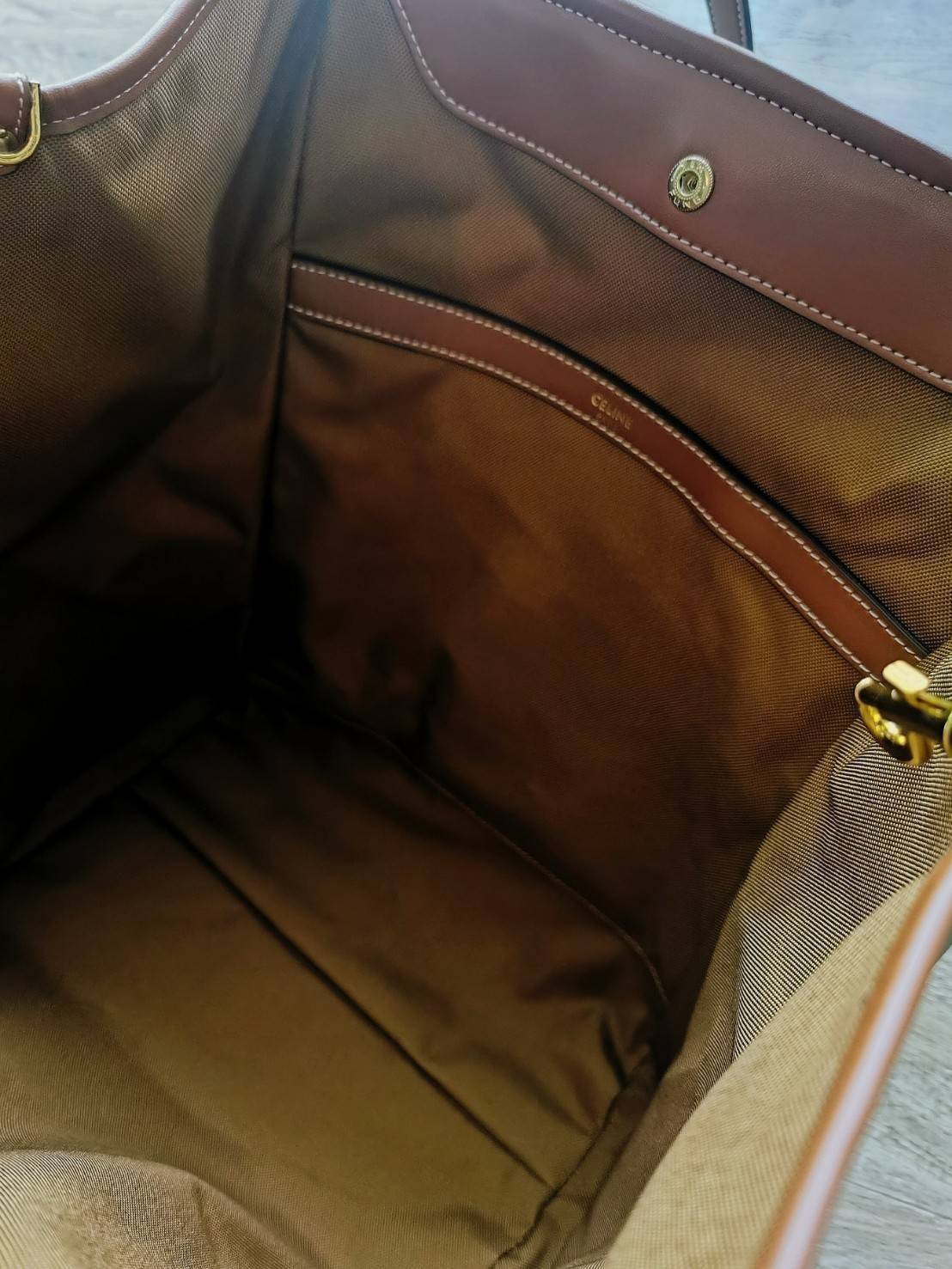 กลับมาตามคำเรียกร้อง! พร้อมส่งรุ่นหายากนะคะ!✴️ RARE ITEMS! NEW CELINE SHOPPING BAG VIP GIFT WITH PURCHASE (GWP) กระเป๋าสะพายพรีเมี่ยมกิ๊ฟ Limited จาก CELINE HAUTEPARFUME DUTY FREE วัสดุ TRIOMPHE CANVAS หนังสวยอยู่ทรงกันน้ำในดีไซน์ทรง TOTE สวยหรูคลา