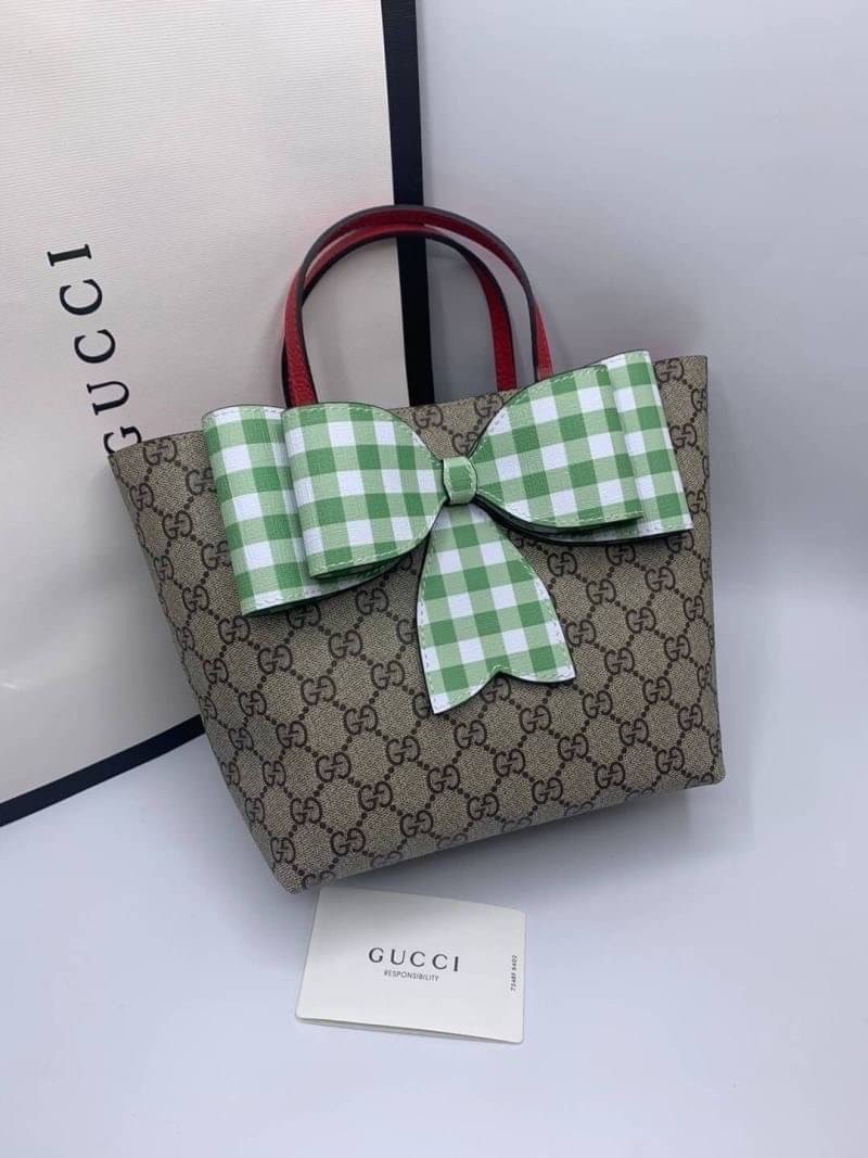 รวมแบบ GUCCI Children's tote bag / Gucci kid tote / Gucci bag พร้อมส่งสต๊อกแน่น กับกระเป๋าโท้ทคิดท์ ไซส์น่ารักน่าใช้ ฮอตไม่หยุด เด็ดทุกดีไซน์ มีลายเข้าใหม่มากกว่าในรูปนะคะ **สินค้าเกรดออริจินอล 1:1 สลับแท้ งานสวยตามรูป ภาพถ่ายจากงานขายจริง ใช้งานต่าง