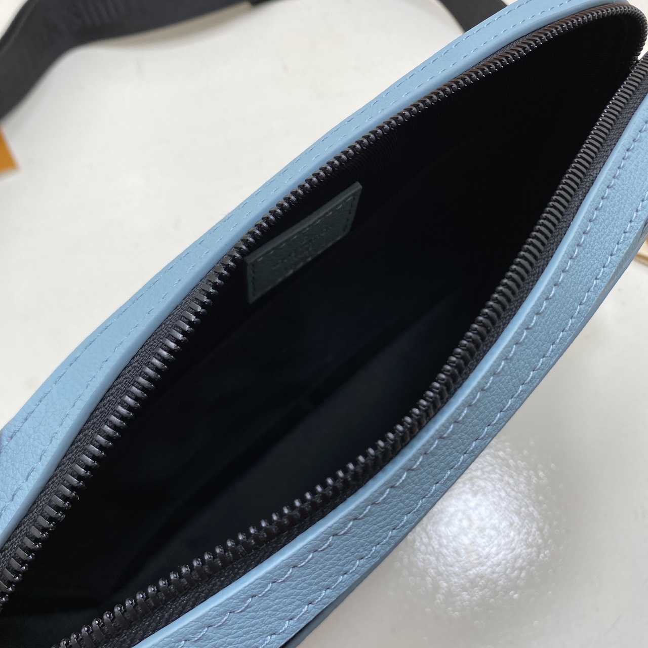 TOP ORI หนังแท้ | LV Trio Messenger Bag กระเป๋าสะพายทรงแมสเซ็นเจอร์ Monogram Shadow Sky Blue ดีไซน์ทันสมัยในโทนสีสปอร์ต เอกลักษณ์ของความหรู ไฮคลาสอย่างลงตัว