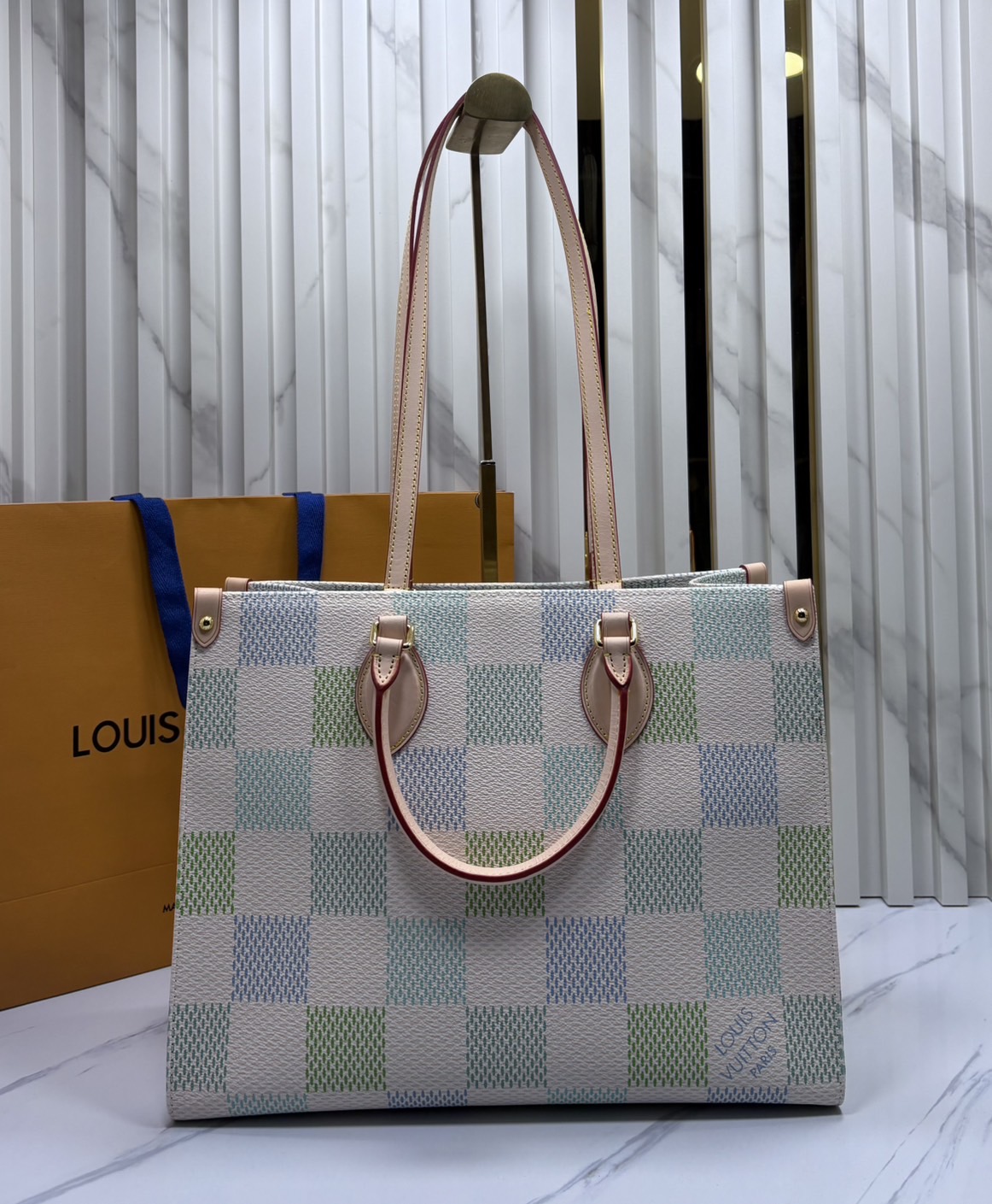 ORI หนังแท้ | LV OnTheGo MM Damier Giant Canvas Pistachio colorway กระเป๋าสะพายทรงโท้ท ดีไซน์สีพาสเทลน่าหลงไหล สวยหวานใหม่ล่าสุด