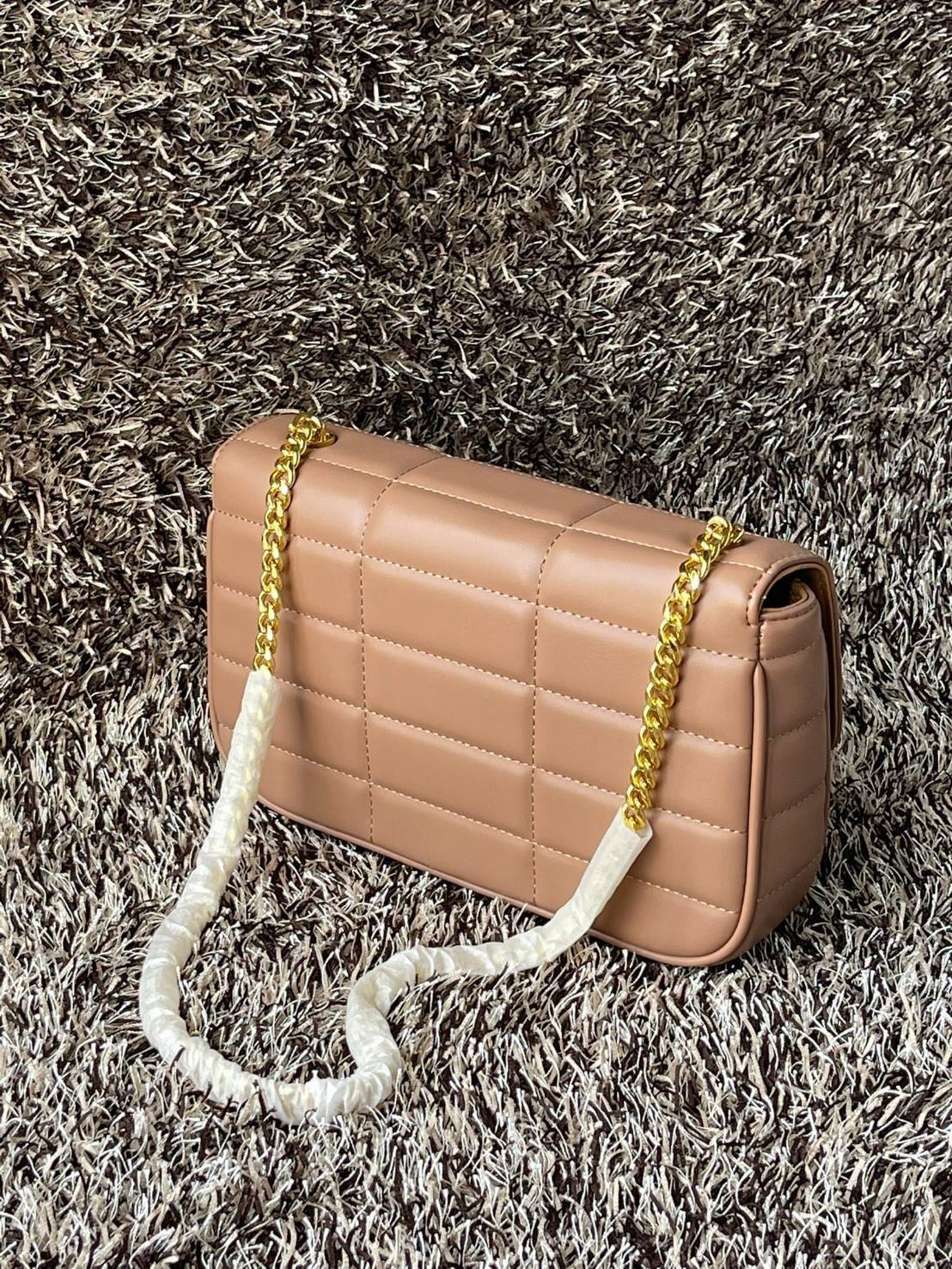 CELINE CHAIN SHOULDER BAG MATELASSE MONOCHROME CELINE in Quilted Goatskin กระเป๋าเทรนด์กระเป๋าสุดฮอตแต่ยังคงความคลาสสิก