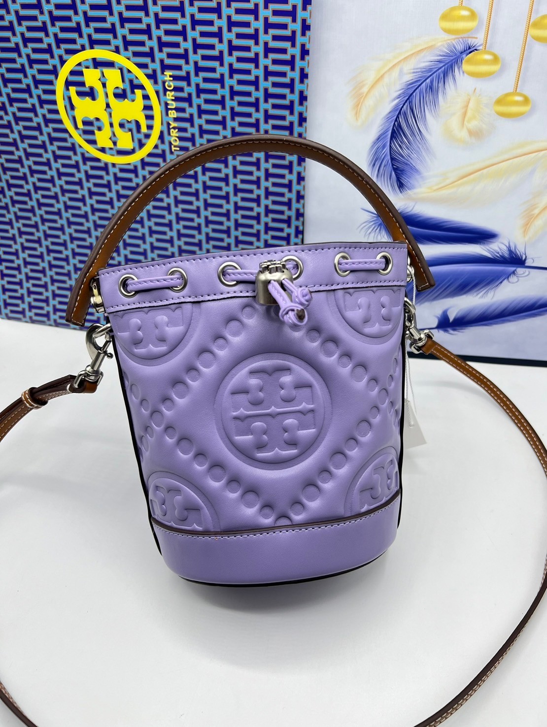 6 สี Tory Burch Puffy Mini / Tory burch T Monogram Puffy Patent Mini Bucket Bag / Tory Bucket Bag กระเป๋าบัคเกต size เล็ก โดดเด่นด้วยโลโก้ตัวนูนปั๊มด้านหน้า