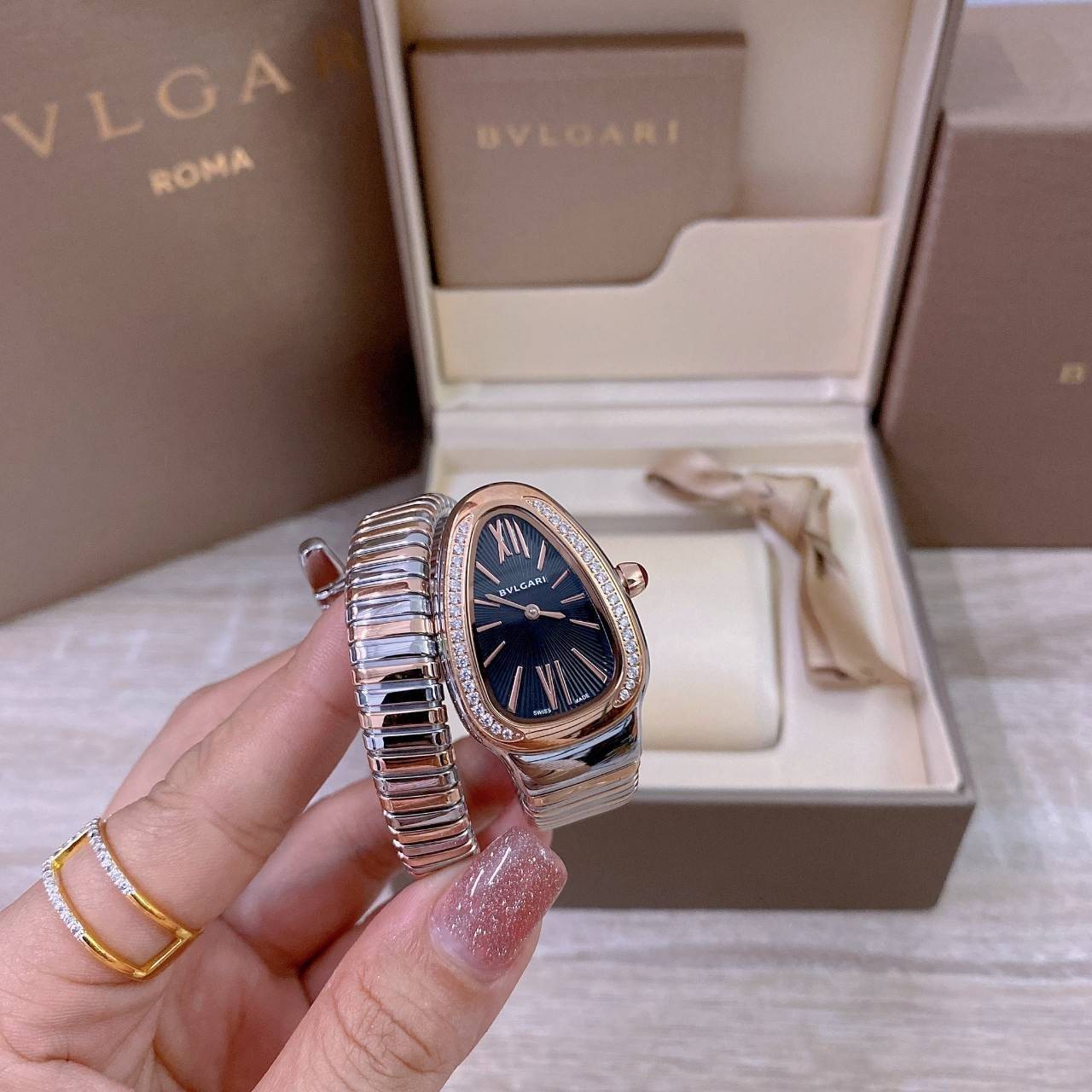 BVLGARI SERPENTI WATCH 24mm 26mm นาฬิกาบุลการี รุ่นหน้าปัดล้อมเพชร นาฬิกาผู้หญิง ภาพสินค้าถ่ายจากงานขายจริง