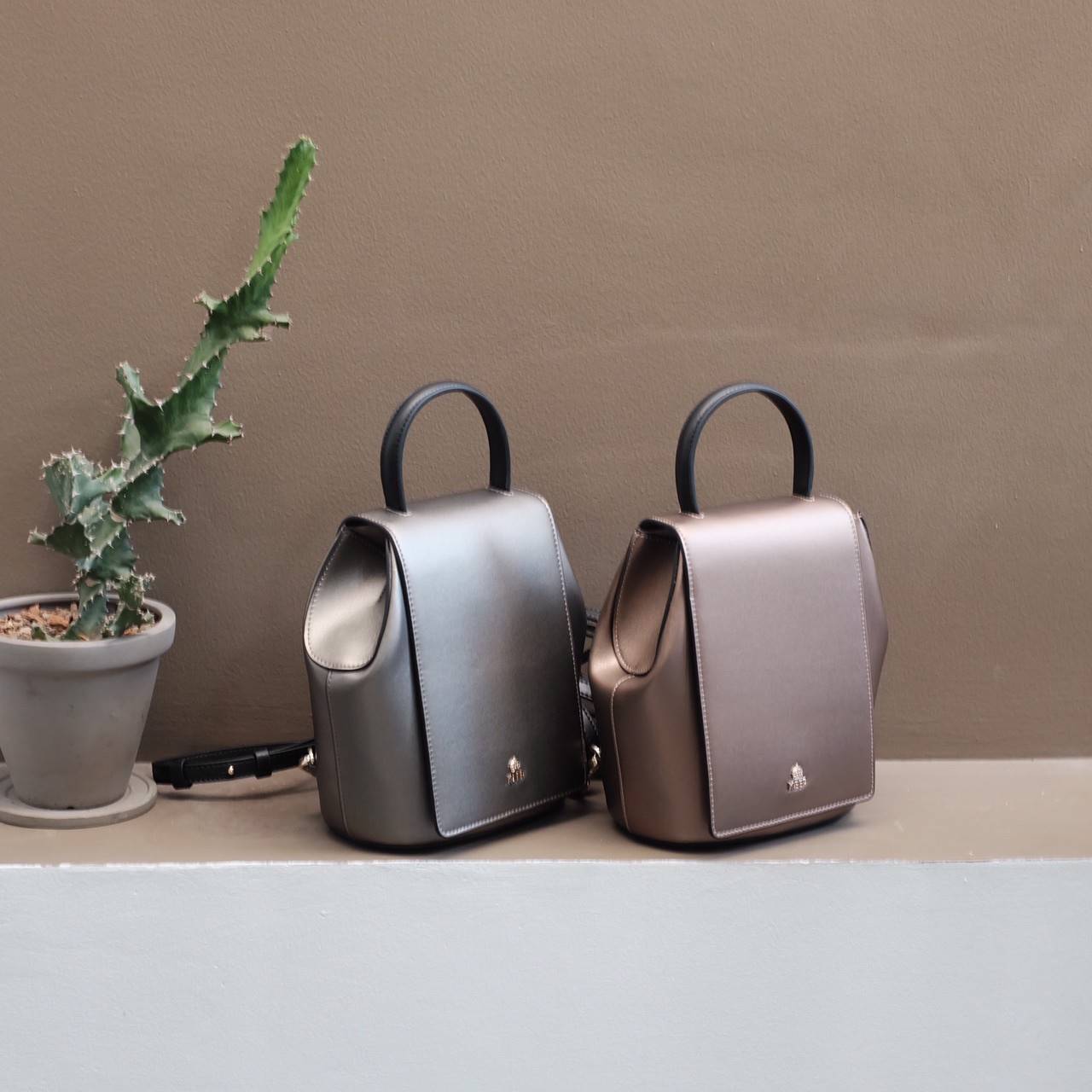 ทรงน่ารักมาก กระเป๋าเป้สะพายข้างได้ สี Glitter ✨ Limited รับ (summer) **KEEPBAG_Allma กระเป๋าเป้ใบใหม่เอาใจสาวทุกสไตล์เลยค่ะ 🌈🌈Summer นี้ ใครกำลังมองหากระเป๋าเป้ใบเล็ก เหมาะกับทุกๆวัน ใช้งานง่าย ใส่ของครบใบนี้แนะนำเลยค่า น้ำหนักเบา 