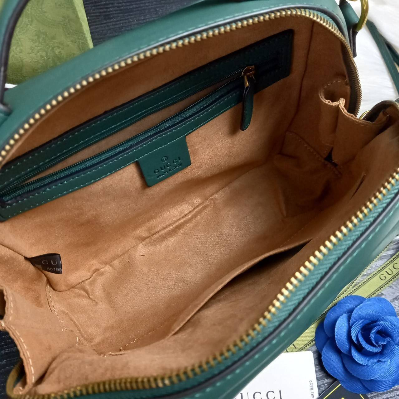 VIP GUCCI GG MARMONT TOP HANDLE SHOULDER BAG / BOLSA GG MATELASSE กระเป๋าถือ กระเป๋าสะพาย คอลเลคชั่นสุดหรู มาพร้อมสายสปอร์ตสะพายยาว สามารถปรับระดับได้ ถอดได้ เป็นอีกรุ่นที่โดดเด่นมากๆ การใช้งานคล้องตัวสุดๆ โดดเด่นด้วยโลโก้ GG ขนาดใหญ่เป็นเอกลักษณ์