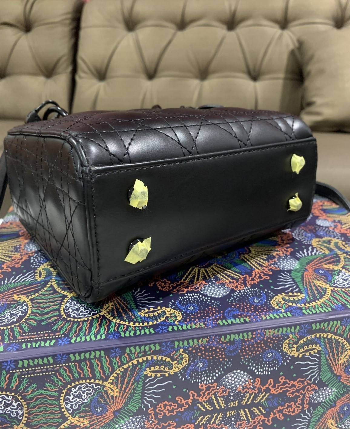 VIP 】MICRO LADY DIOR BAG Cloud ฺBlack & Pink My ABC Cannage Lambskin : VIP GIFT WITH PURCHASE (GWP) พรีเมี่ยมกิ้ฟ Limited Edition จาก DIOR DUTYFREE COUNTER ความสง่างามอีกหนึ่งรุ่นของ Dior รูปทรงสีเหลียม ขนาดกระทัดรัด อะไหล่เข้ากับสีกระเป๋า ตั้งอยู่ทรง ฐาน