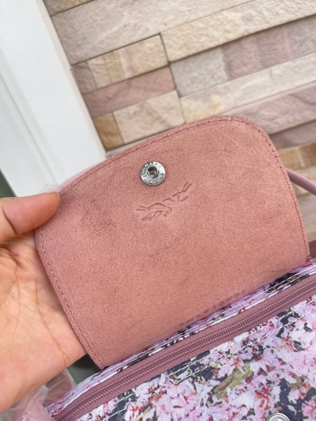 Longchamp LE PLIAGE PRINTEMPS/ÉTÉ 2021 SHOULDER BAG L คอลเลคชั่นใหม่ในตระกูล เลอ ปลิยาจ ที่สร้างความสะดุดตา และมีความพิเศษอยู่ที่การใช้สีพื้นโทนธรรมชาติ ต้อนรับฤดูใบไม้ผลิ