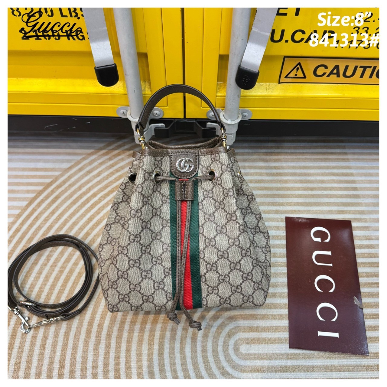 GUCCI Ophidia small bucket bag กระเป๋าสะพายทรงขนมจีบคอลสุดคลาสิค รูดปากกระเป๋าเก็บทรงได้ ภายในสวยงามโล่งกว้าง ใส่ของได้แบบไม่ต้องกังวล