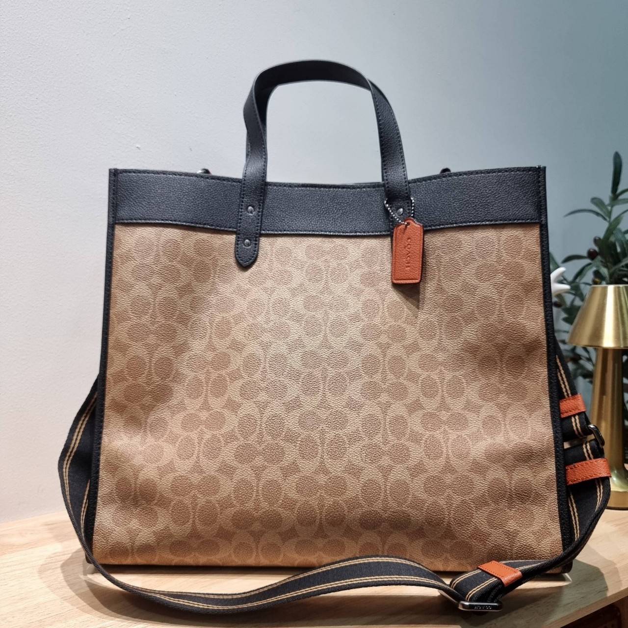 COACH FIELD TOTE IN SIGNATURE CANVAS C7674 กระเป๋าทรงโท้ท ไซส์ใหญ่ภายในโล่งกว้าง เกรดท็อปออริ เกรดดีสุด สลับแท้ 1:1