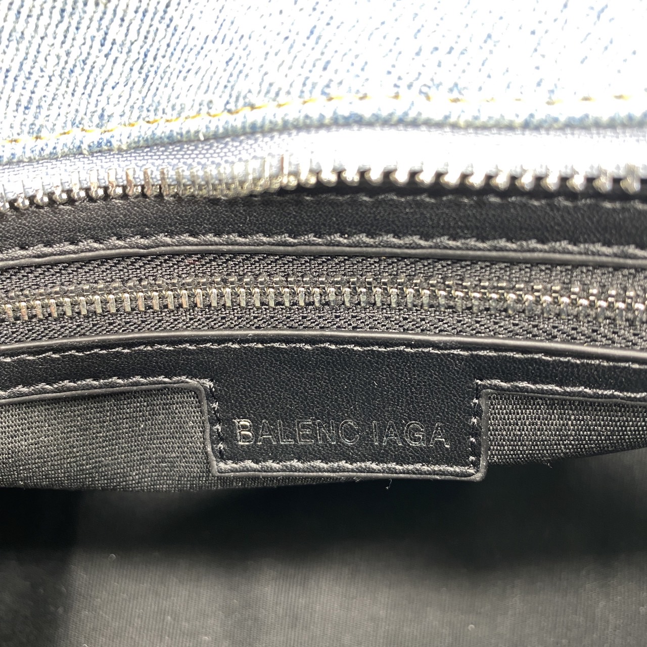 Balenciaga NEO CAGOLE XS HANDBAG DENIM IN BLUE aged-silver hardware กระเป๋าสะพายเดนิม สวยเท่ เกรดออริ 1:1 สลับแท้ ใช้งานต่างประเทศได้