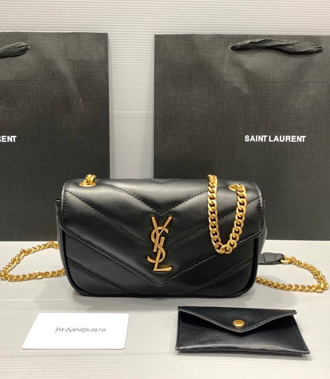 ORI | หนังแท้ 20cm YSL loulou mini in matelassé กระเป๋าสะพายทรงสวยคลาสสิค มาพร้อมใบเล็กใส่การ์ด งานหนังแท้สมผัสนุ่มมือตะเข็บเย็บลายเชฟรอนสวยเป็นเอกลัษณ์