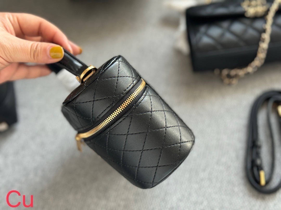 YSL GABY VANITY BAG กระเป๋าใส่เครื่องสำอางซิปรอบ งานหนังสวยเต็มใบ สีดำอะไหล่ทองสวยคลาสสิก 🧡เกรดวีไอพี ไฮเอน