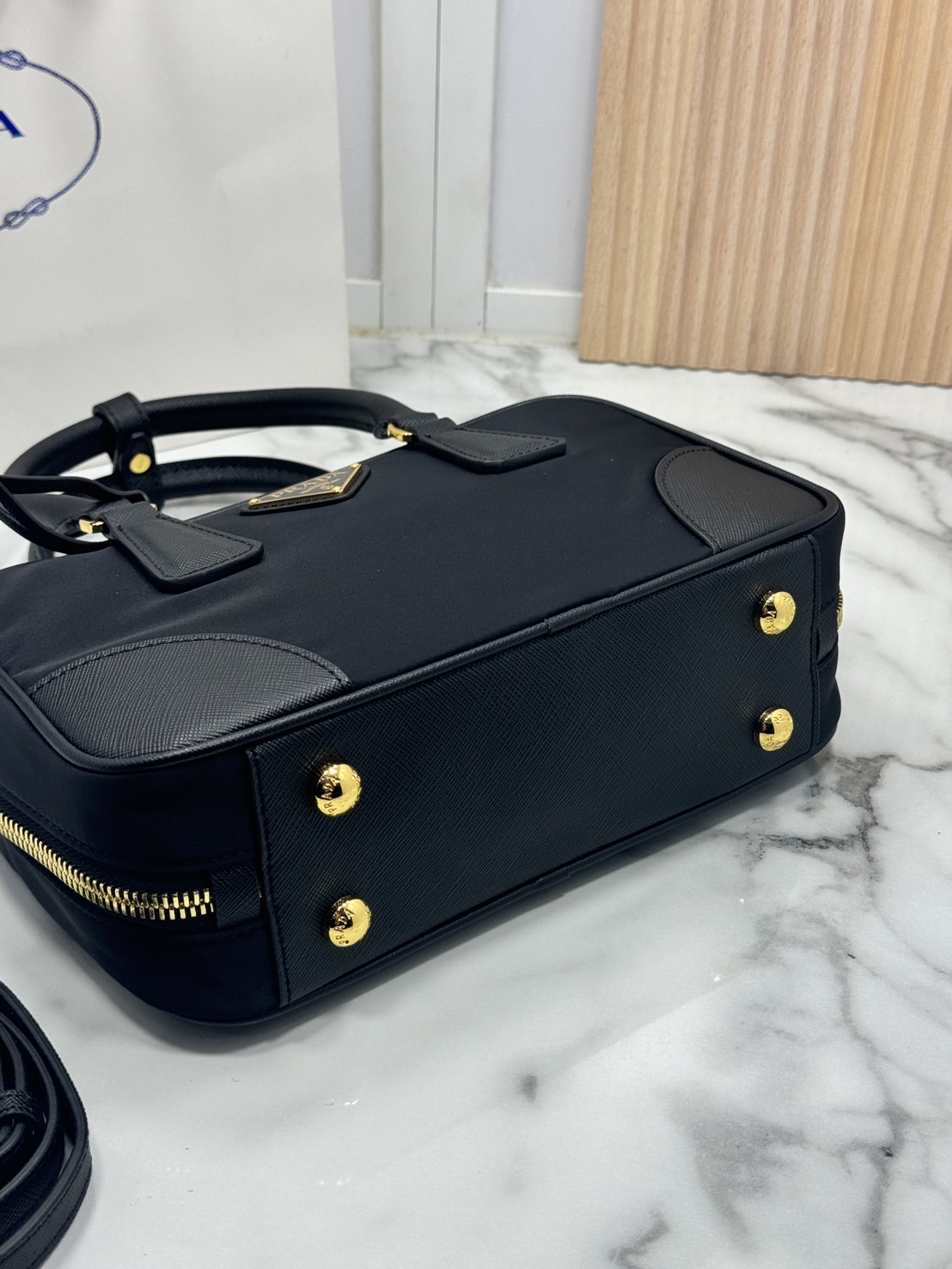 ORI หนังแท้ | Prada Medium Re-Edition 1978 Tote Bag กระเป๋าสะพายใบใหญ่เรียบหรู งานผ้าไนลอนฐานหนัง พร้อมหูจับใช้งานง่าย