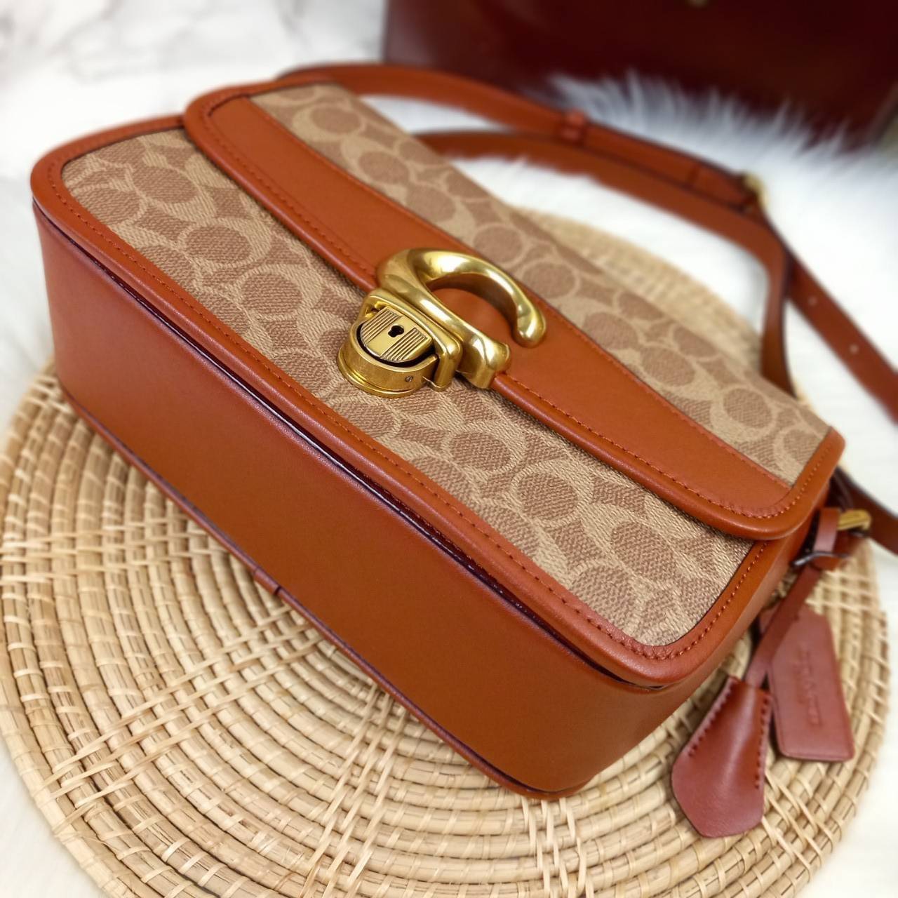 OUTLET 】COACH STUDIO SHOULDER BAG IN SIGNATURE CANVAS (COACH C6639) โอ้โห!! ตลึงเลย สวยฟาดมากๆเทอ!! 🌺ห้ามพลาดนะยูวว🤩รุ่นคลาสสิค เรียบหรู ดูแพงสุดๆ //พร้อมส่งก่อนใคร ยังไม่มีในช็อปไทยนะยูวว😘//กระเป๋าสะพาย คลอสบอดี ดีไซน์เฉียบ สายปรั