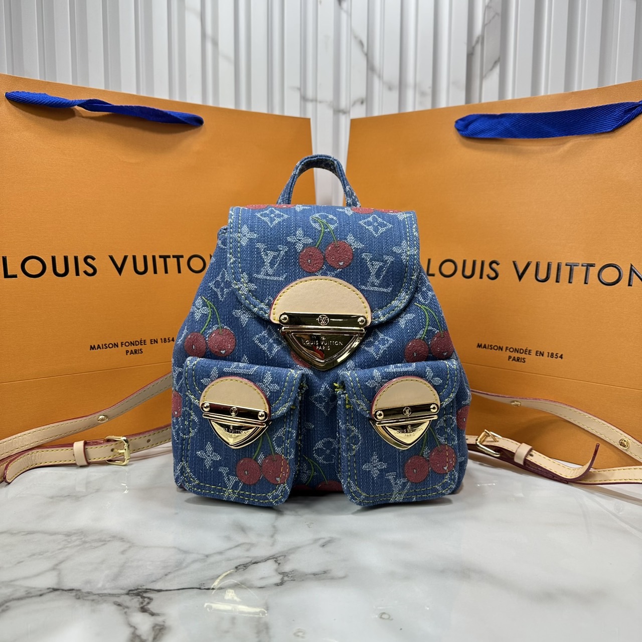 ORI หนังแท้ | LV x TM - Venice NM bag Monogram cherry denim กระเป๋าเป้สะพายหลังรุ่น Venice ดีไซน์ใหม่มีชีวิตชีวา แสนสดใสด้วย Monogram เดนิมแต่งดีเทลปักลายเชอร์รี่โดดเด่นสะท้อนความงามเปี่ยมสีสันอันเป็นเอกลักษณ์