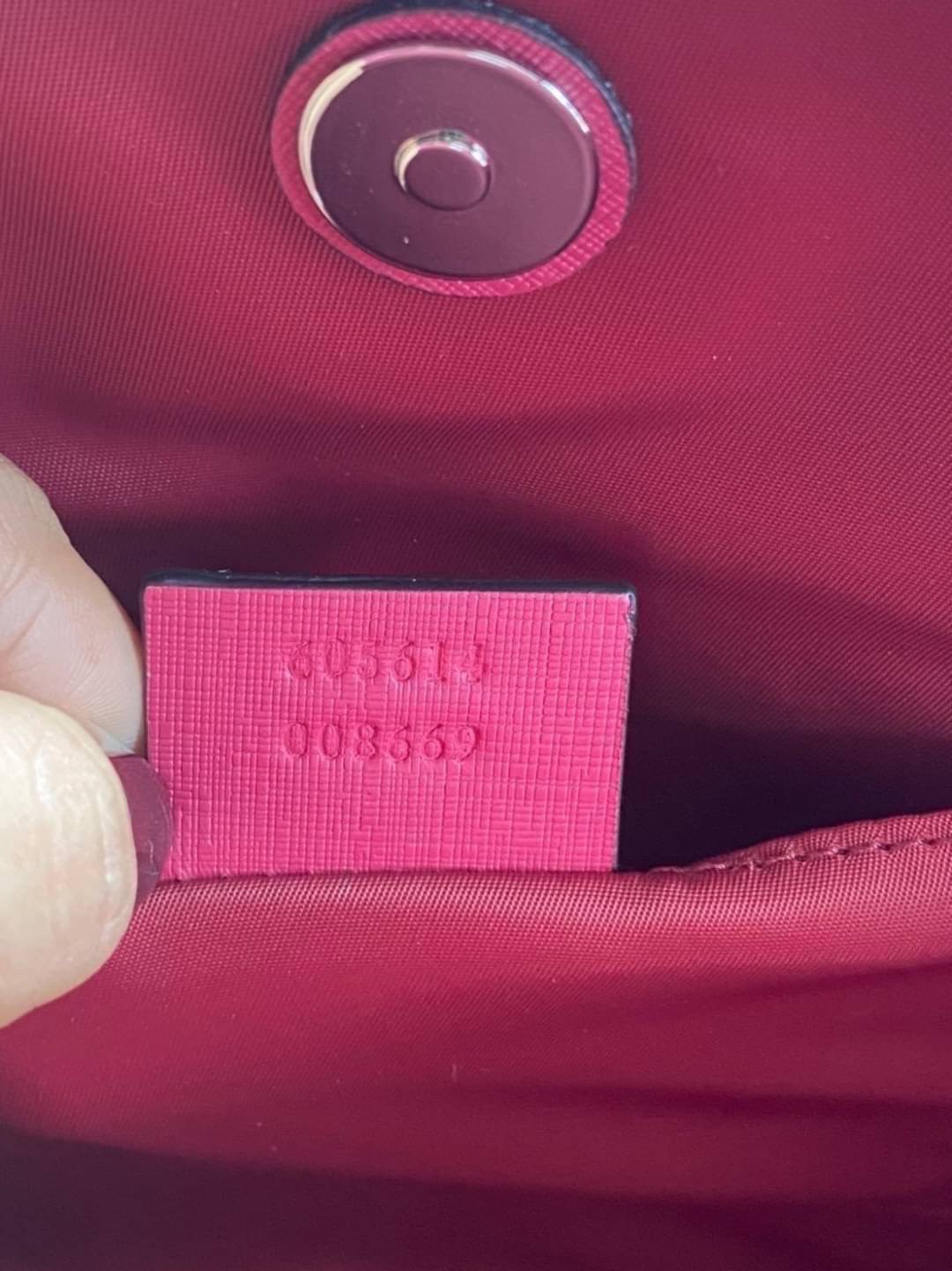 Ori GUCCI Children's tote bag GG kids ที่สุดของความน่ารัก ลิมิเต็ดแบบไม่มีเอาท์ สาวๆสายหวานไม่ควรพลาดด้วยประการทั้งปวงเลยค่าา หนังแท้เกรดดีที่สุด พิมพ์ลายแบรนด์รอบใบเทคเจอร์สวยอยู่ทรง ภายในมีโลโก้กว้างและจุสุดๆใส่สัมภาระได้เยอะ ภาพถ่ายจ