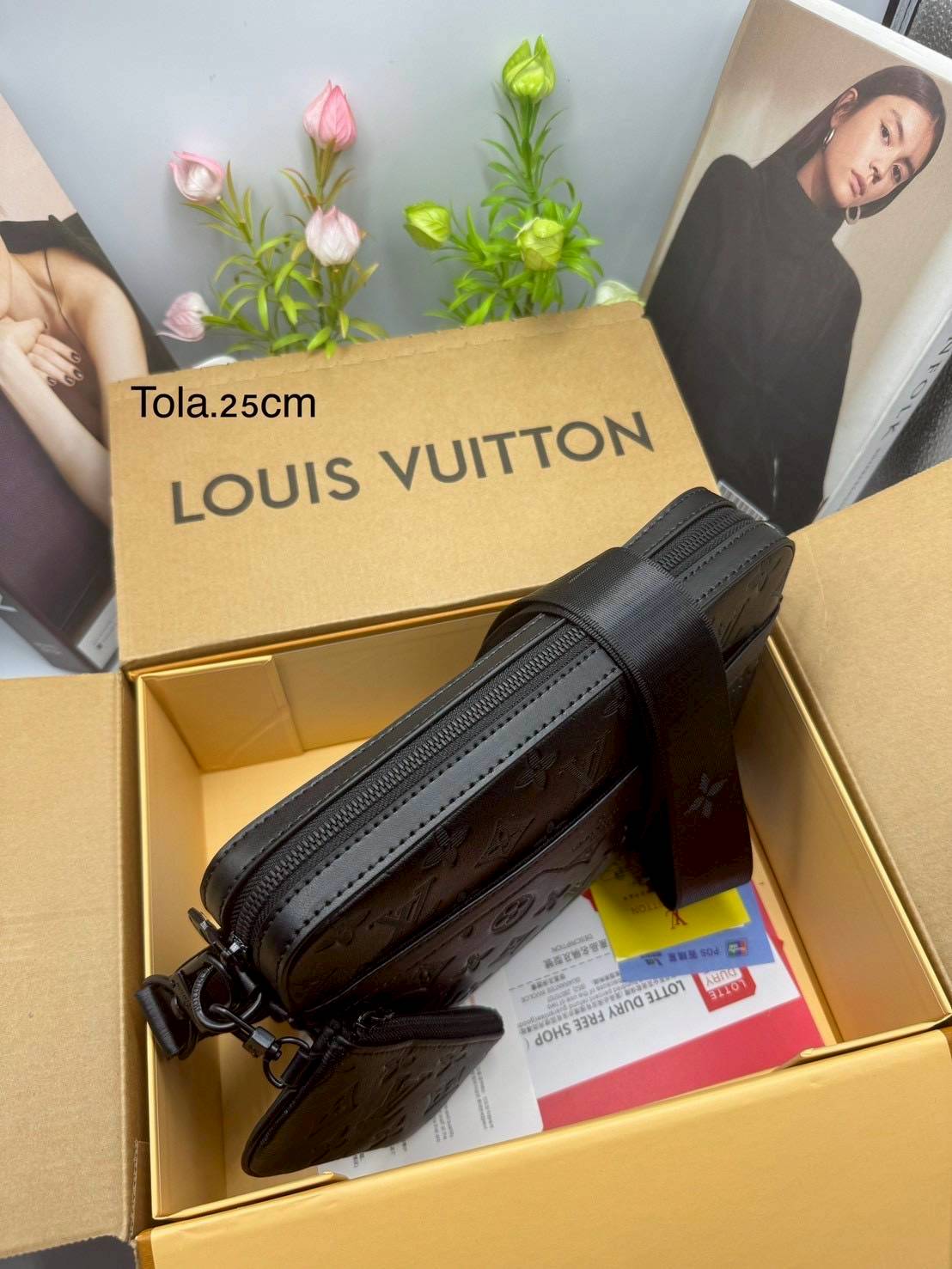 LV Trio Messenger bag Monogram-embossed กระเป๋าสะพายทรงแมสเซ็นเจอร์ ดีไซน์ทันสมัยในโทนสีสปอร์ต สีดำสุดคลาสสิกไฮคลาสอย่างลง ไอเท็มที่หนุ่มๆต้องไม่พลาด