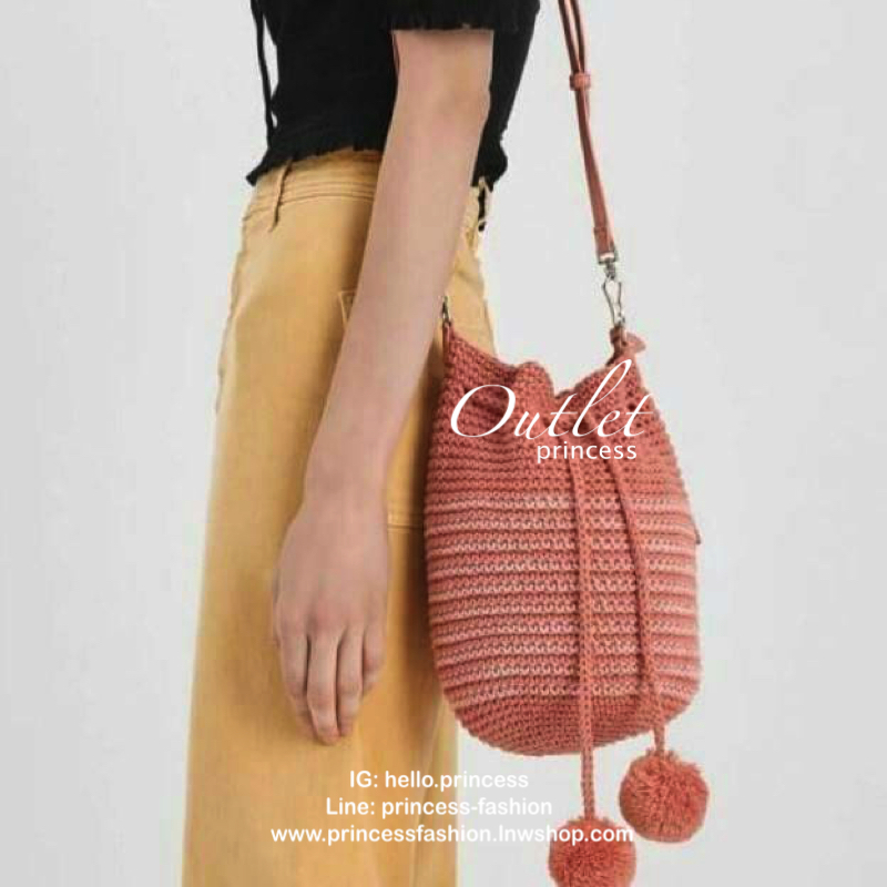 New arrival 2019!! CHARLES & KEITH CROCHET DRAWSTRING BUCKET BAG กระเป๋าถักใบน่ารักมากๆๆๆๆๆ😍 รุ่นนี้ไม่มีไม่ได้จริงค๊า ขนาดกำลังดี สะพายแล้วcute สุดๆ ตัวกระเป๋าจะถักทั้งใบ มีพู่ปอมด้านหน้า เปิดปิดแบบหูรูด ด้านในเป็นช่องกว้าง จุของได้ดี มีสายสะพายย