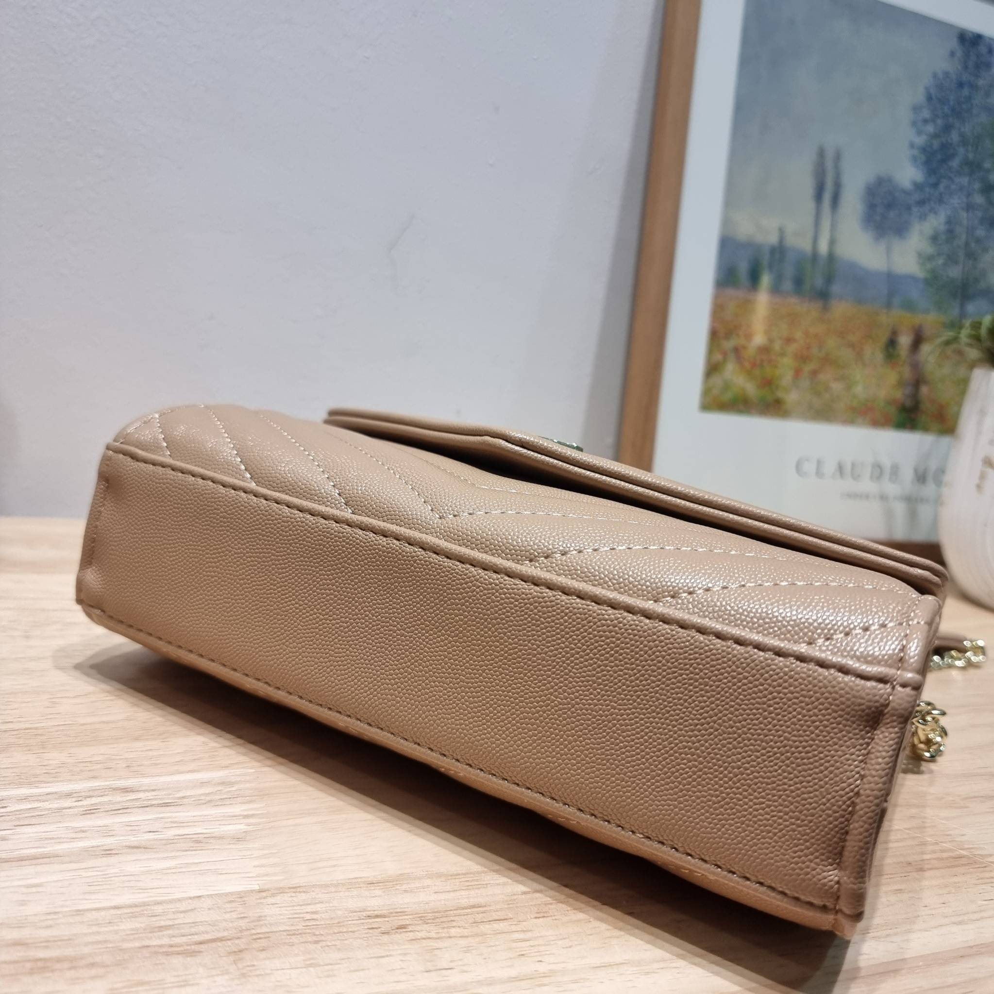 YSL WOC 9 ไม่เคยผิดหวังจริงๆ!! กับรุ่นที่สาวๆรู้กัน Yves Saint laurent clutch bag with chain กระเป๋าสะพายทรง woc สุดฮอต ดีไซน์เรียบหรู โดดเด่นด้วยโลโก้ด้านหน้า