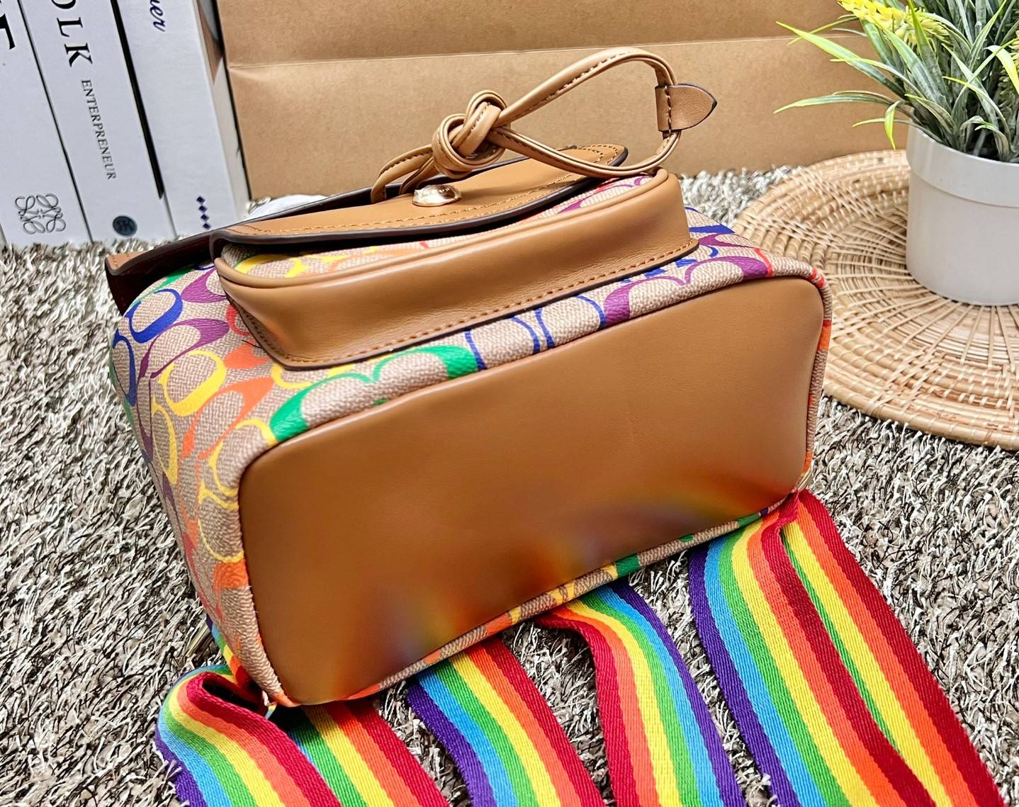 COACH PENNNIE BACKPACK IN RAINBOW SIGNATURE ((C4097)) สวยจึ้งมากแม่ ห้ามพลาด ต้องมีค่ะ! พร้อมส่งค่ะ ล่าสุด กับกระเป๋าสะพายหลังมีหูหิ้ว หนังแท้นิ่มอย่างดี ลายCทั้งใบแบบสีรุ้งสดใสมาเลย สวยมากๆค่ะ