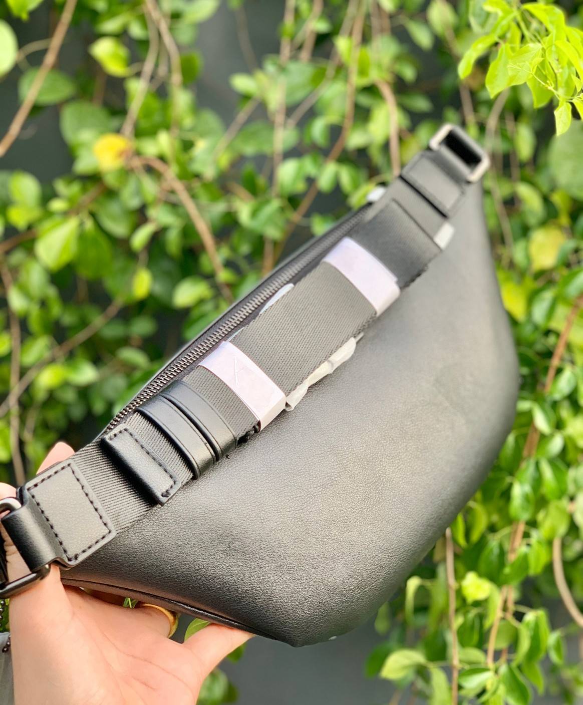 OUTTLET 】COACH WARREN BELT BAG IN SIGNATURE WITH PLAID PRINT ใบใหญ่คะ! ((83001)) สีเข้าใหม่ เอาใจวัยโจ๋ไปเลยจ้าา กระเป๋าคาดอกด้านหน้า//คาดไปทางด้านหลัง//หรือคาดเอวได้ ตามแต่ความถนัดได้เลยนะคะ หนังแท้ ด้านหน้าปริ้นลายสก๊อต+โลโก้แบรนด์ ได้สวยงามมากค่ะ กระเป