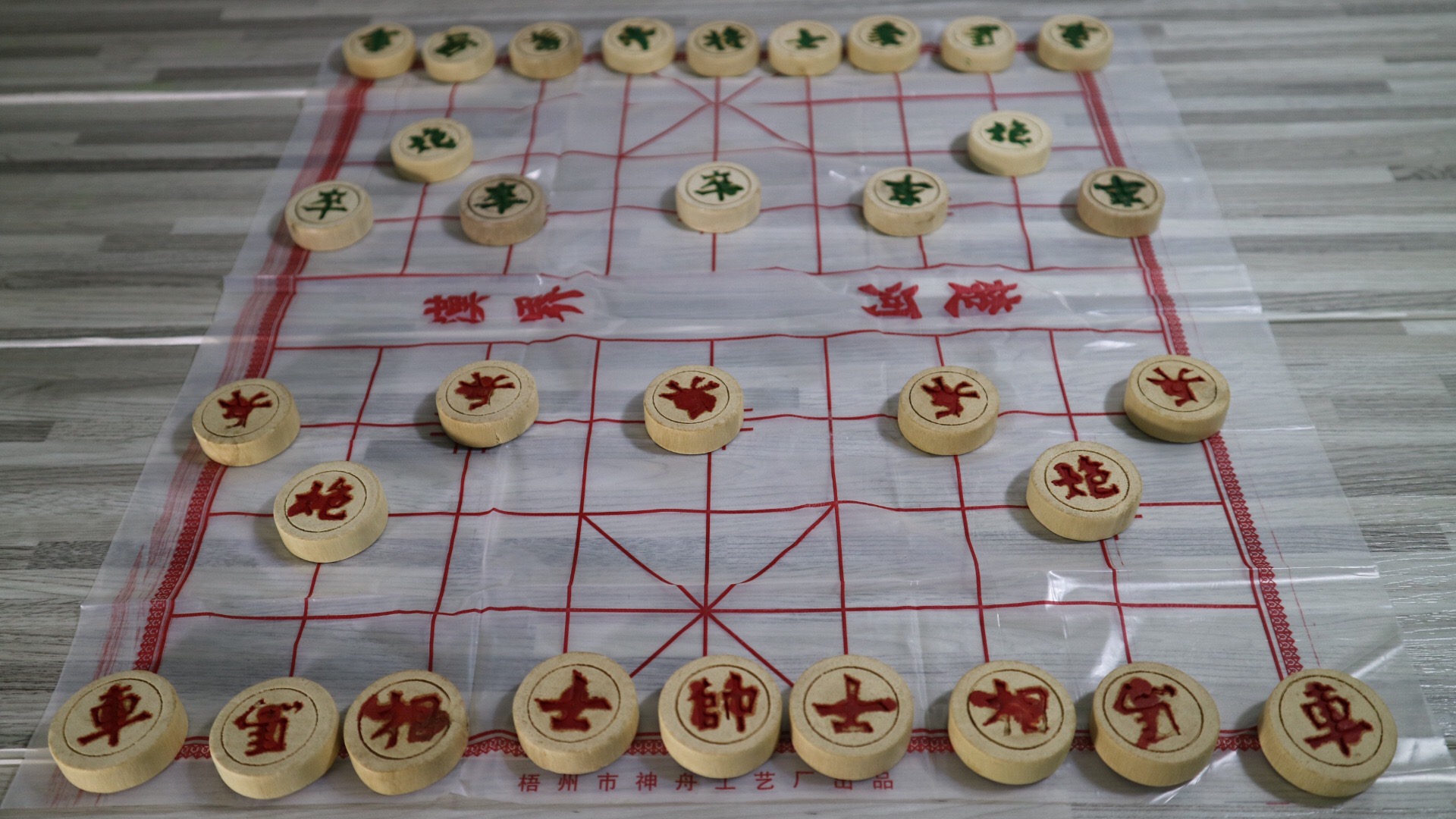 หมากรุกจีนตัวไม้พร้อมกระดานกระดาษเกรดบี