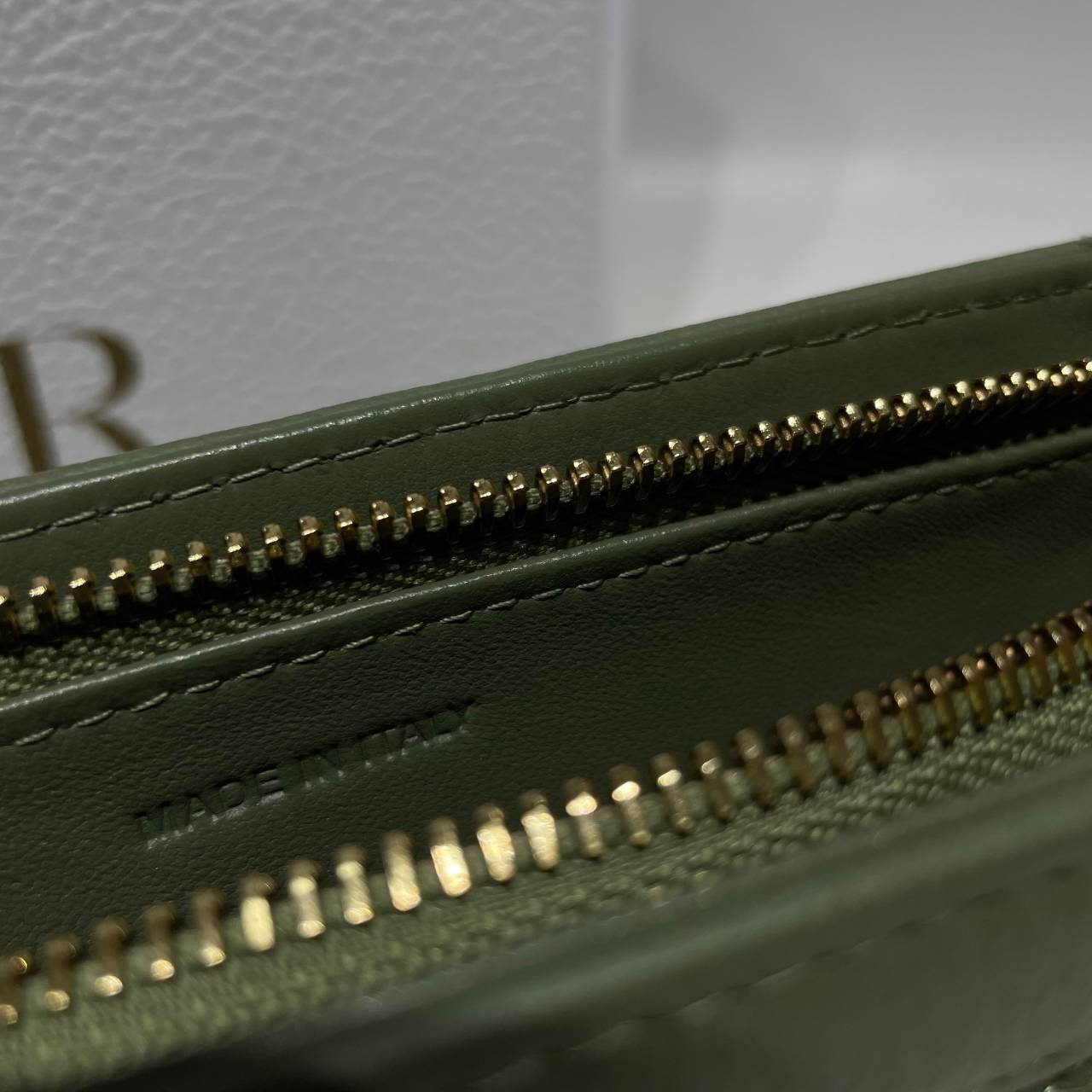 Caro Every Dior Pouch / Dior Clutch Bag Cloud Supple Cannage Leather กระเป๋าทรงคลัชพอช หนังแท้ ทรงเสนห์ผสมผสานดีไซน์ทันสมัยและใช้งานง่ายได้จริงหลายโอกาส เกรดท็อปออริ เทียบแท้ 1:1 ใช้งานต่างประเทศ