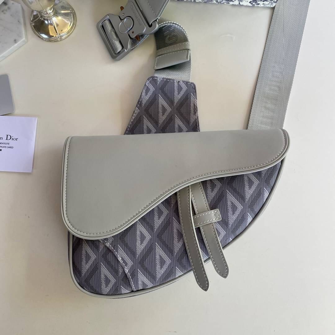 DIOR Saddle Bag Dior Gray CD Diamond Canvas and Smooth Calfskin / DIOR Saddle Belt Bag ภาพสินค้าถ่ายจากงานขายจริงใช้งานต่างประเทศได้