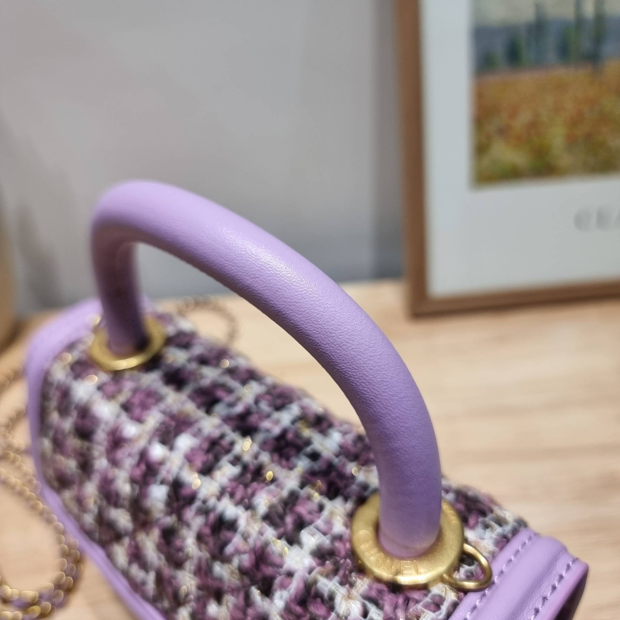 Chanel tweed mini flap bag / Chanel mini top handle กระเป๋าสะพายงานผ้าทวิตเอกลักษณ์เฉพาะของแบรนด์ งานสวยเป๊ะ มาพร้อมสายยาวถอดออกถือสวยๆเริ่ดๆ คิวท์มาก!! ดีเทลน่ารักเพียบ!!