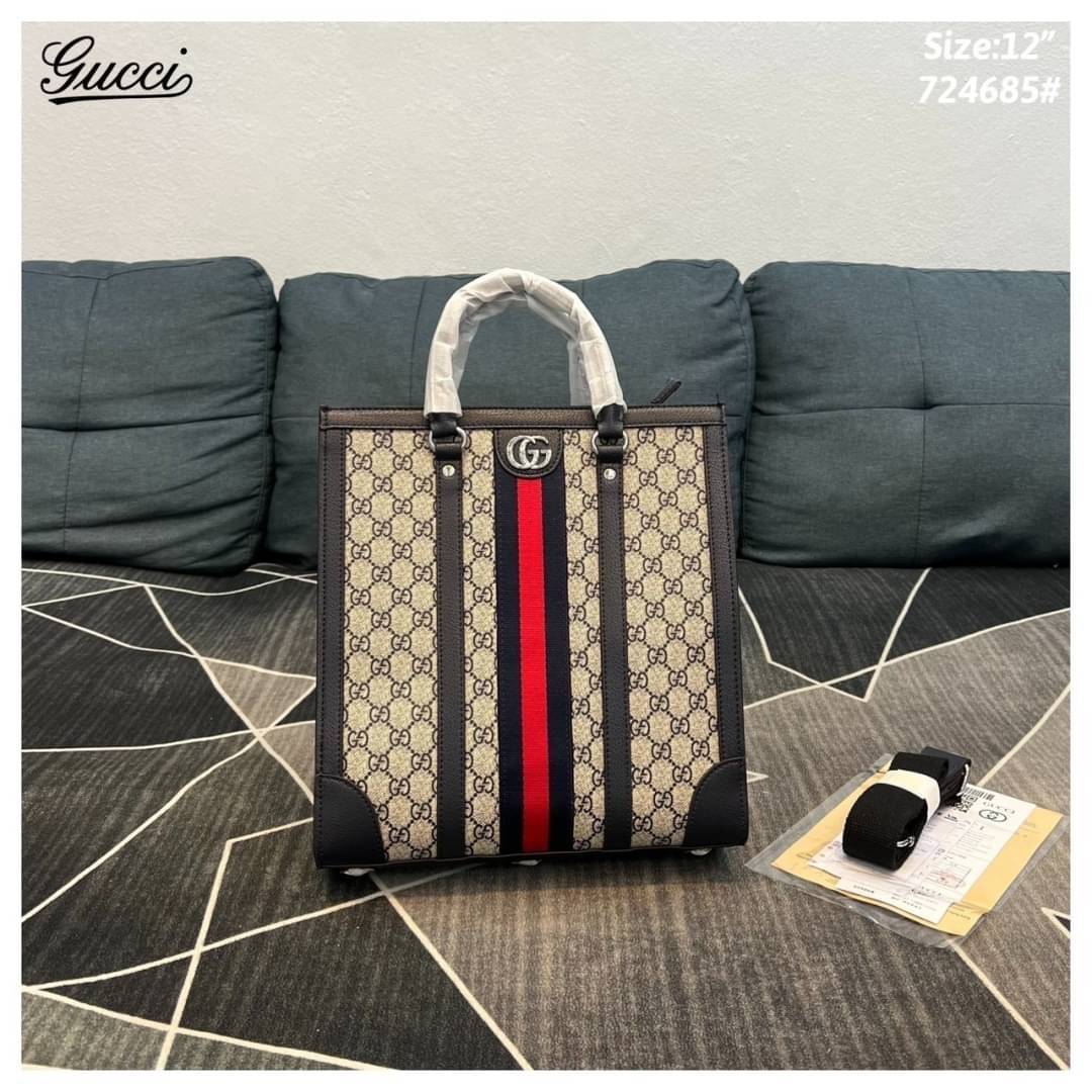 GUCCI Ophidia medium tote bag / GUCCI Tote Bag กระเป๋าทรงโท้ท รูปทรงสวย ที่จับโค้งมนสามารถถือหรือสะพายครอสบอดี้ได้ ภายในโล่งกว้าง จุของได้เยอะ พร้อมสายสะพายข้าง ถอด-ปรับระดับได้ ใช้ได้ทั้งชายหญิง