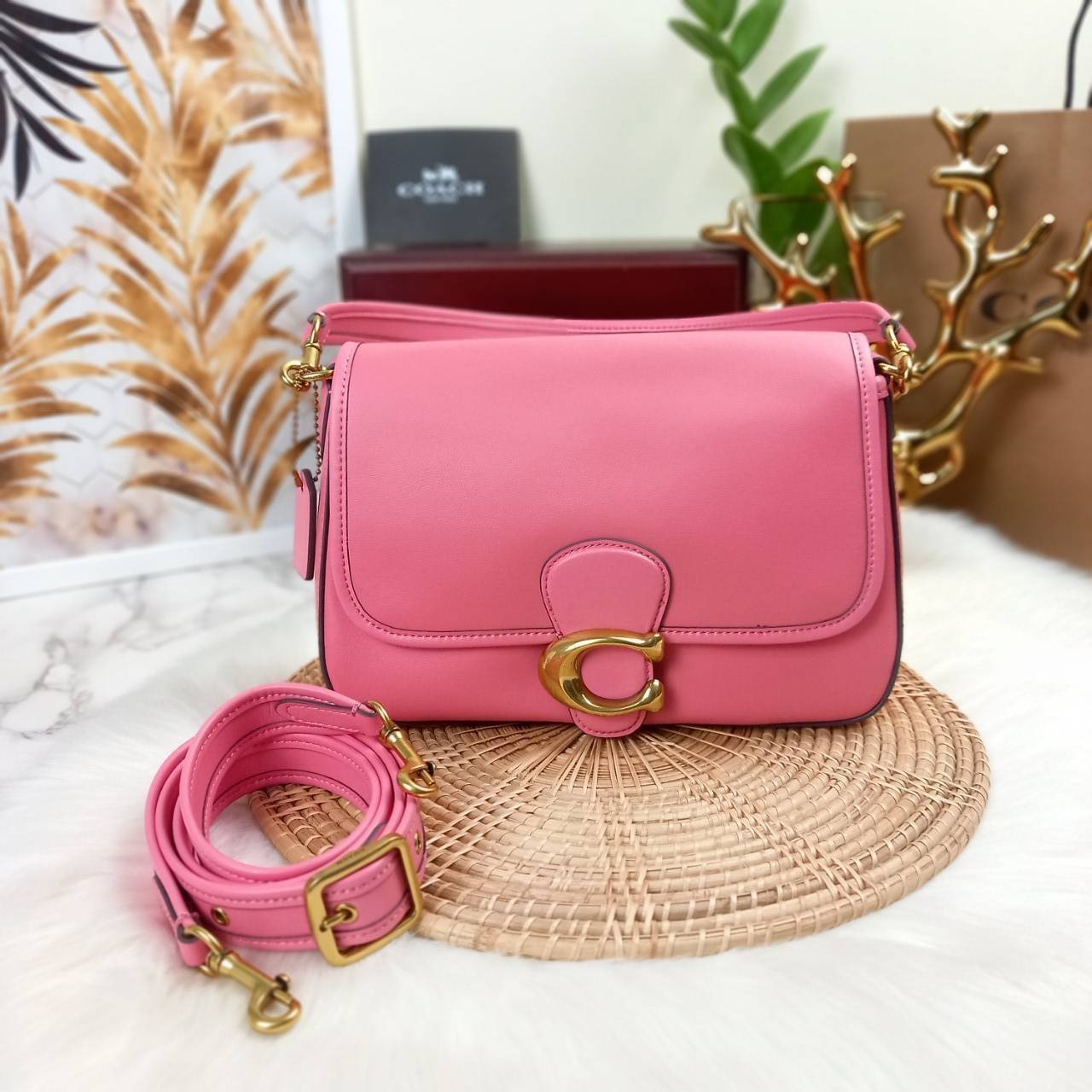 COACH SOFT TABBY SHOULDER BAG (C4823//C5261) กระเป๋าถือ กระเป๋าสะพาย ที่ใครๆก็เข้าถึงได้ หรูหรา คลาสสิค ลุคเรียบร้อย แต่ความสวยไม่น้อย! ดาเมจความลุคผู้ดีรุนแรงมาก!!เกินต้าน!!// วัสดุหนังแท้ทั้งใบ หนังเรียบ หนังนิ่มมากๆ อยู่ทรงสวยมากๆด้วย// ด้านในโล่งกว้าง