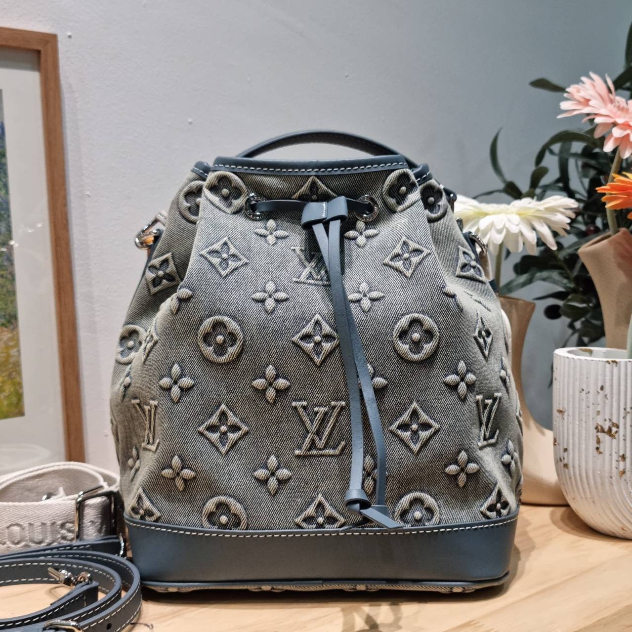 LV Neo washed denim monogram bag / LV Bucket Bag ใหม่ล่าสุด กระเป๋าทรงบัคเก็ตรุ่นฮิตที่มาในรูปแบบ washed denim สวยคลาสสิค คมชัด ดูแพง