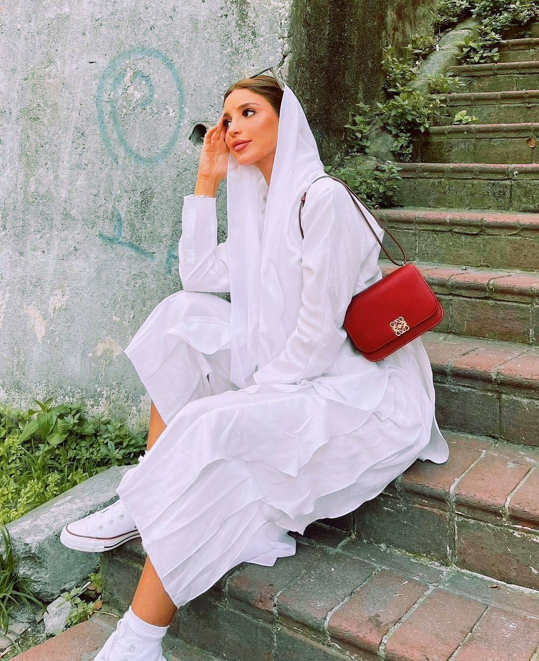 LOEWE CROSSBODYBAG VIP GIFT WITH PURCHASE (GWP) กระเป๋าสะพายพรีเมี่ยมกิ๊ฟ Limited Edition จากน้ำหอม LOEWE DUTY FREE วัสดุหนังแท้ Calf Leather หนังเรียบสวยอยู่ทรงดีไซน์สุดคลาสสิค เปิดปิดด้วยฝาปิดโลโก้แบรนด์อะไหล่ทองหรู ภายในมีช่องแบ่งหลายช่องแยกเป็นสัดส่วน