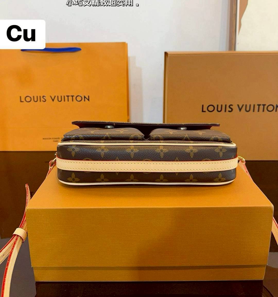 LV Vivacité bag Monogram Canvas กระเป๋าสะพายมัลติ/กระเป๋าถือรุ่น รุ่นมัลติขนาดกำลังสวย ใช้งานได้อย่างคล่องตัว สวยหรู สะดวกใช้มากๆตรงด้านหน้า ดีไซน์แบ่งเป็นกระเป๋าเล็กไว้ให้เก็บของจุกจิก สวยหรูดูแพง