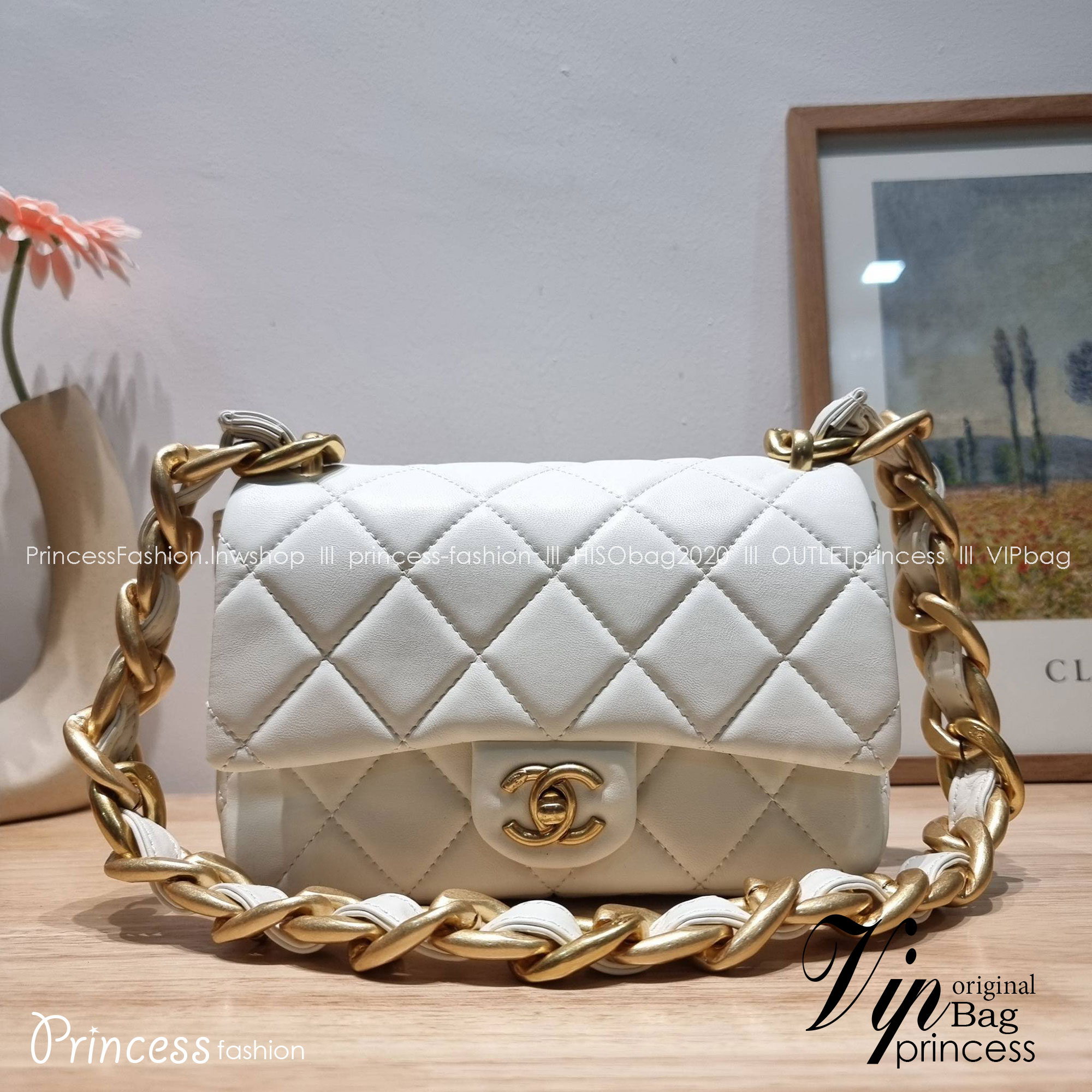 Chanel chunky chain bag สวยฟาดย้อนยุคความหรู ในราคาที่จับต้องได้ กับกระเป๋าสะพายไหล่ ไซส์กำลังสวย โดดเด่นด้วยสายสะพายโซ่สลับหนังเส้นใหญ่ ทนทาน ดูแพง