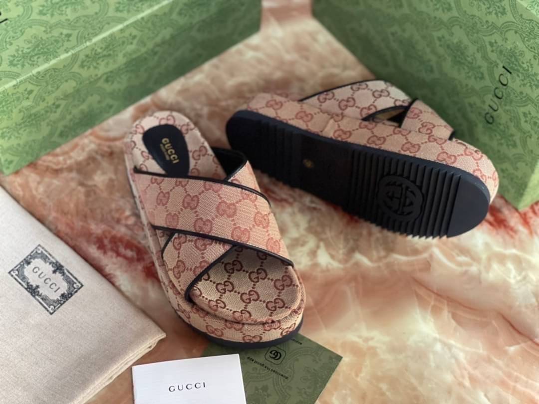 หนังแท้ GUCCI Denim Sandals / GG jacquard organic denim platform sandals / GG Shoes พร้อมส่งที่ไทย รองเท้าผ้าเดนิมเกรดเทพออริจินอล ภาพสินค้าถ่ายจากงานขายจริง ใช้งานต่างประเทศได้ค่ะ